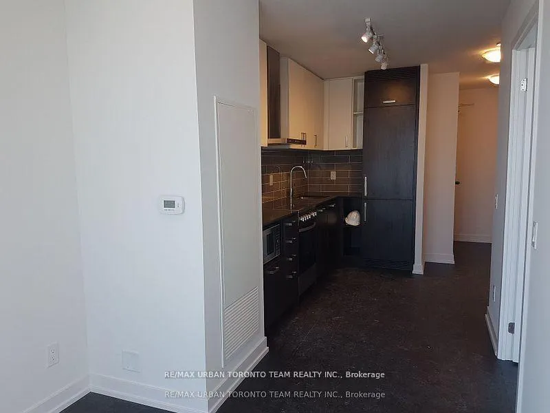 Photo 2 of Unit 915, 125 Redpath Avenue, Toronto, Mount Pleasant East — HOMEH