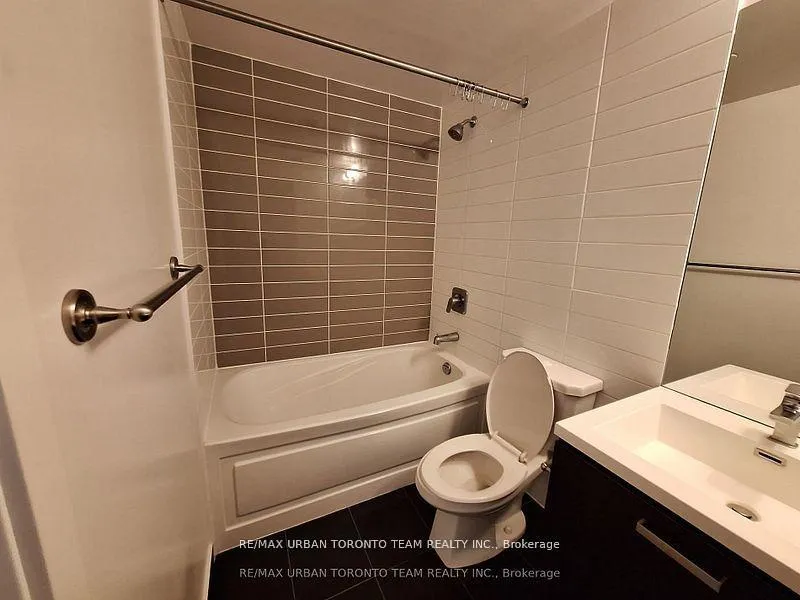 Photo 13 of Unit 915, 125 Redpath Avenue, Toronto, Mount Pleasant East — HOMEH