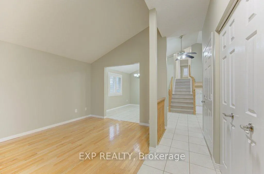 Photo 3 of 431 Lausanne Crescent, Waterloo — HOMEH