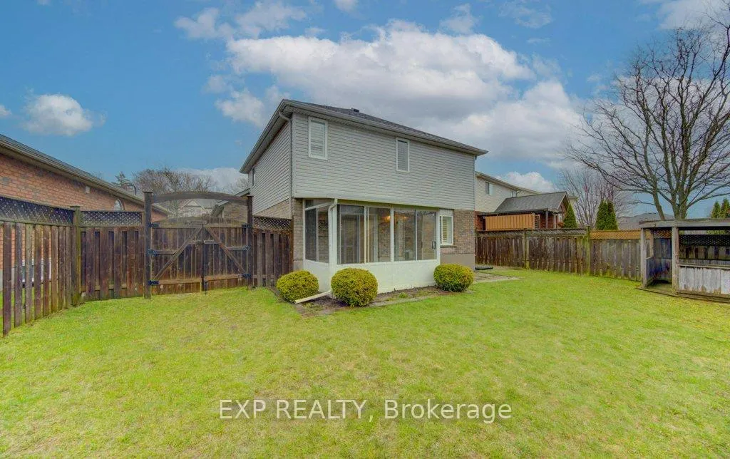 Photo 26 of 431 Lausanne Crescent, Waterloo — HOMEH