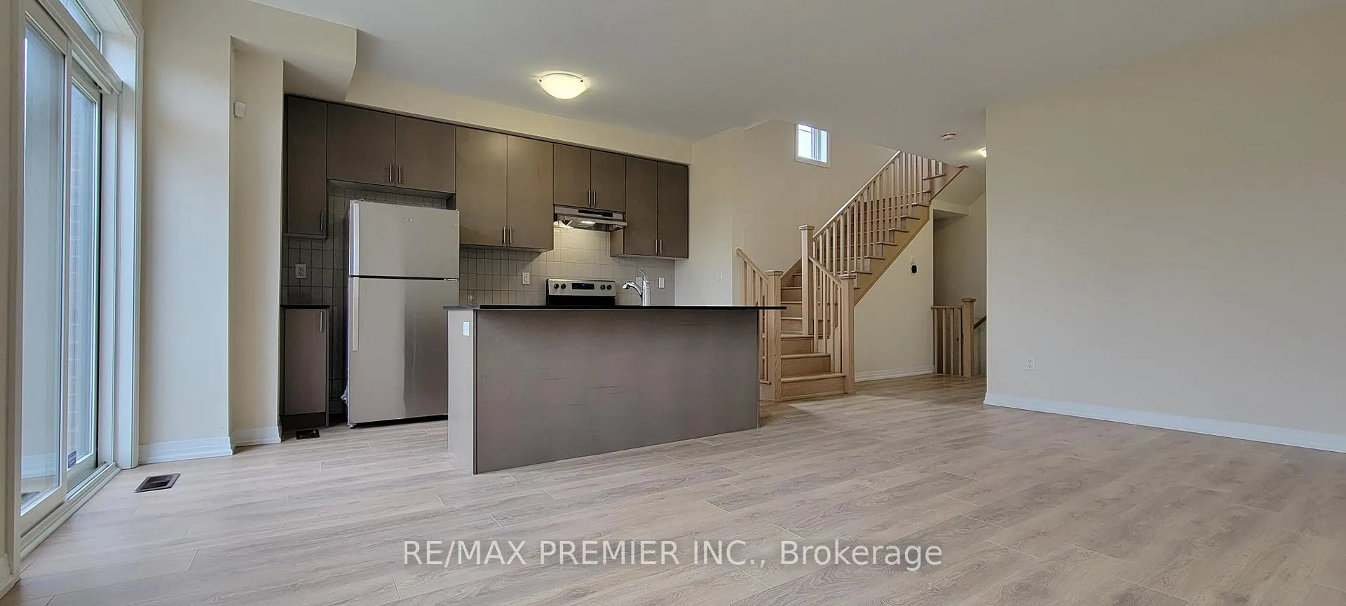 Photo 3 of 94 Turnberry Lane, Barrie, Painswick South — HOMEH