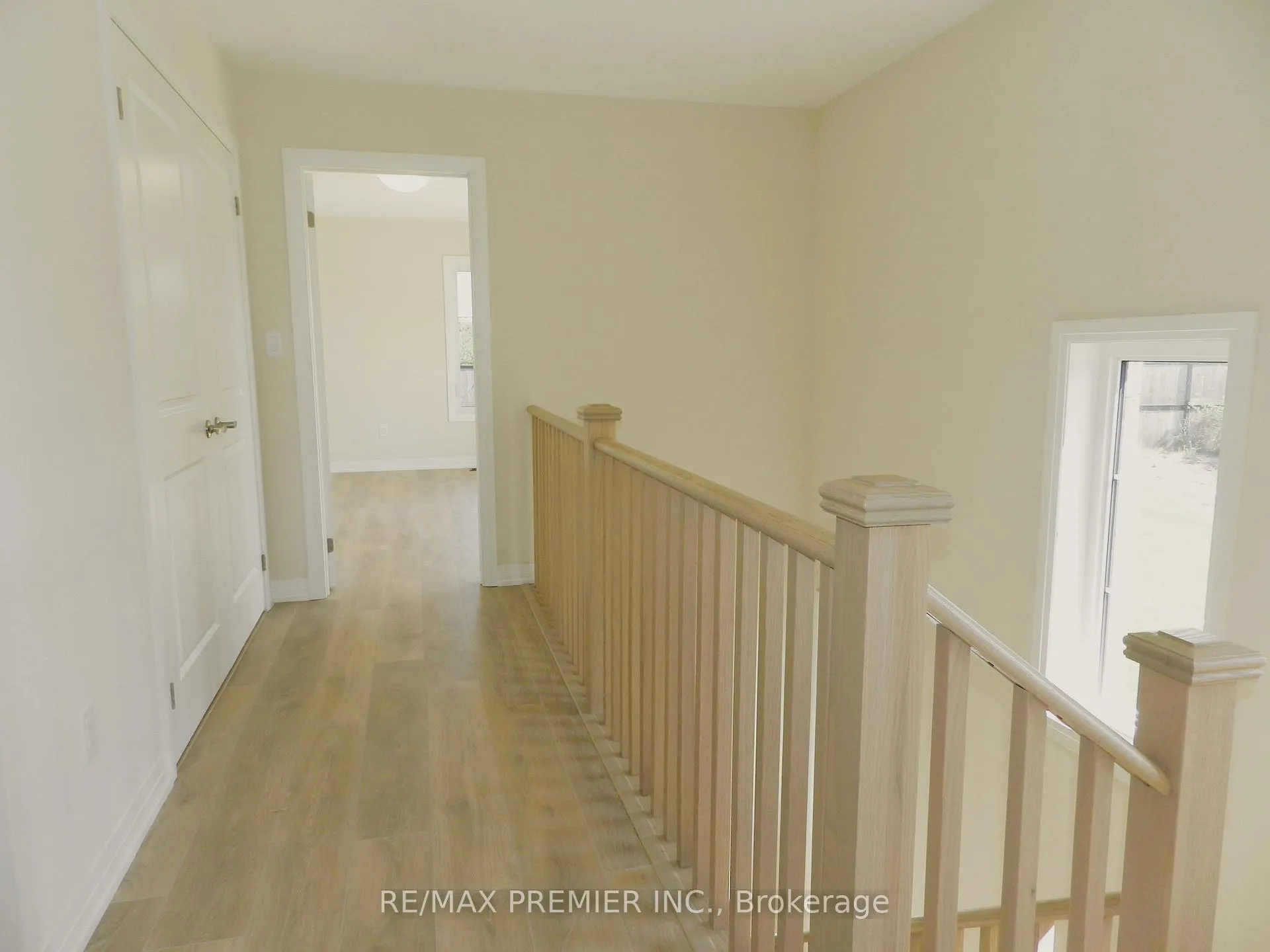 Photo 5 of 94 Turnberry Lane, Barrie, Painswick South — HOMEH