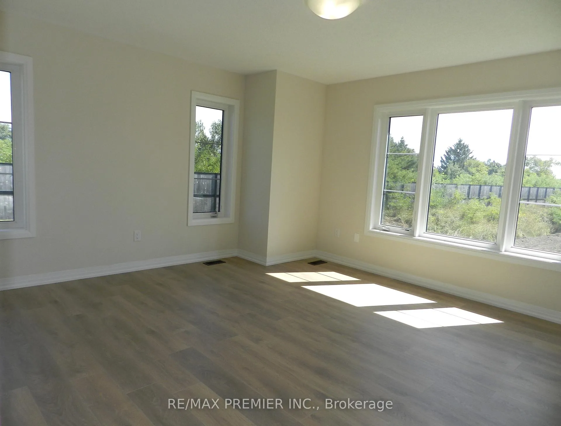 Photo 7 of 94 Turnberry Lane, Barrie, Painswick South — HOMEH