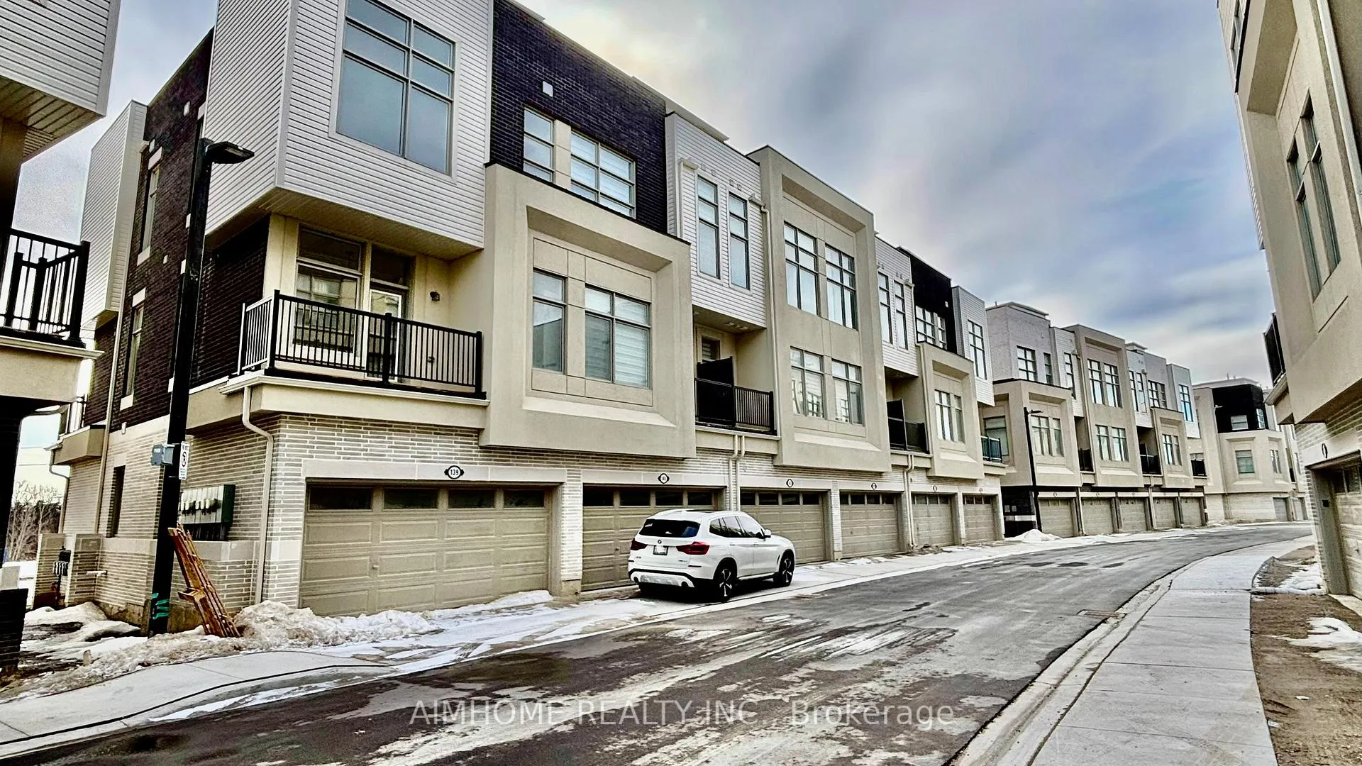 Photo 2 of 143 Markland Street, Markham, Cachet — HOMEH