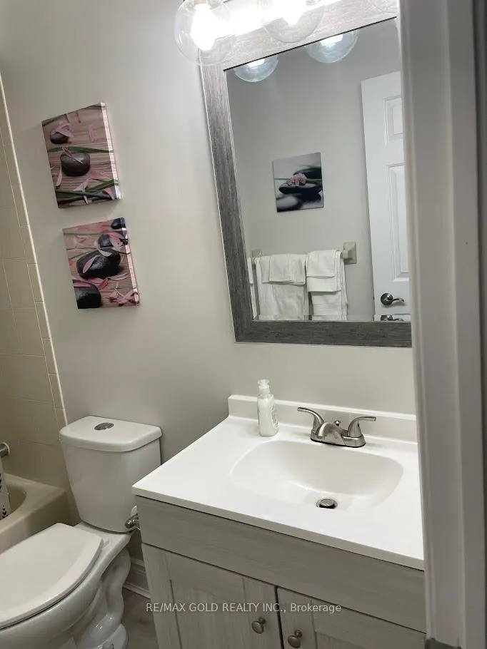 Photo 15 of 53 Duncan Avenue, Hamilton, Waterdown — HOMEH