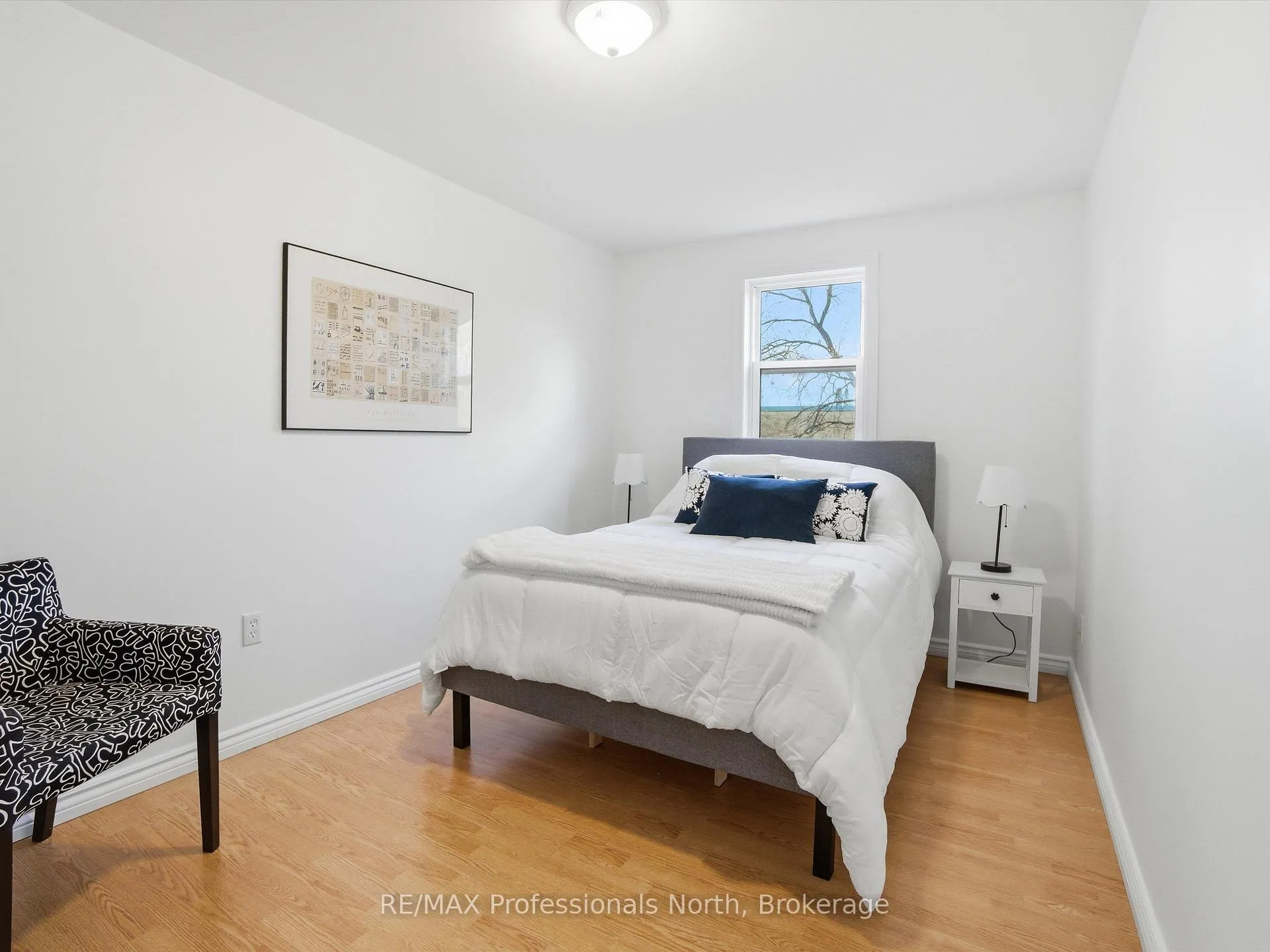 Photo 23 of 197 Dill Street, Bracebridge, Macaulay — HOMEH