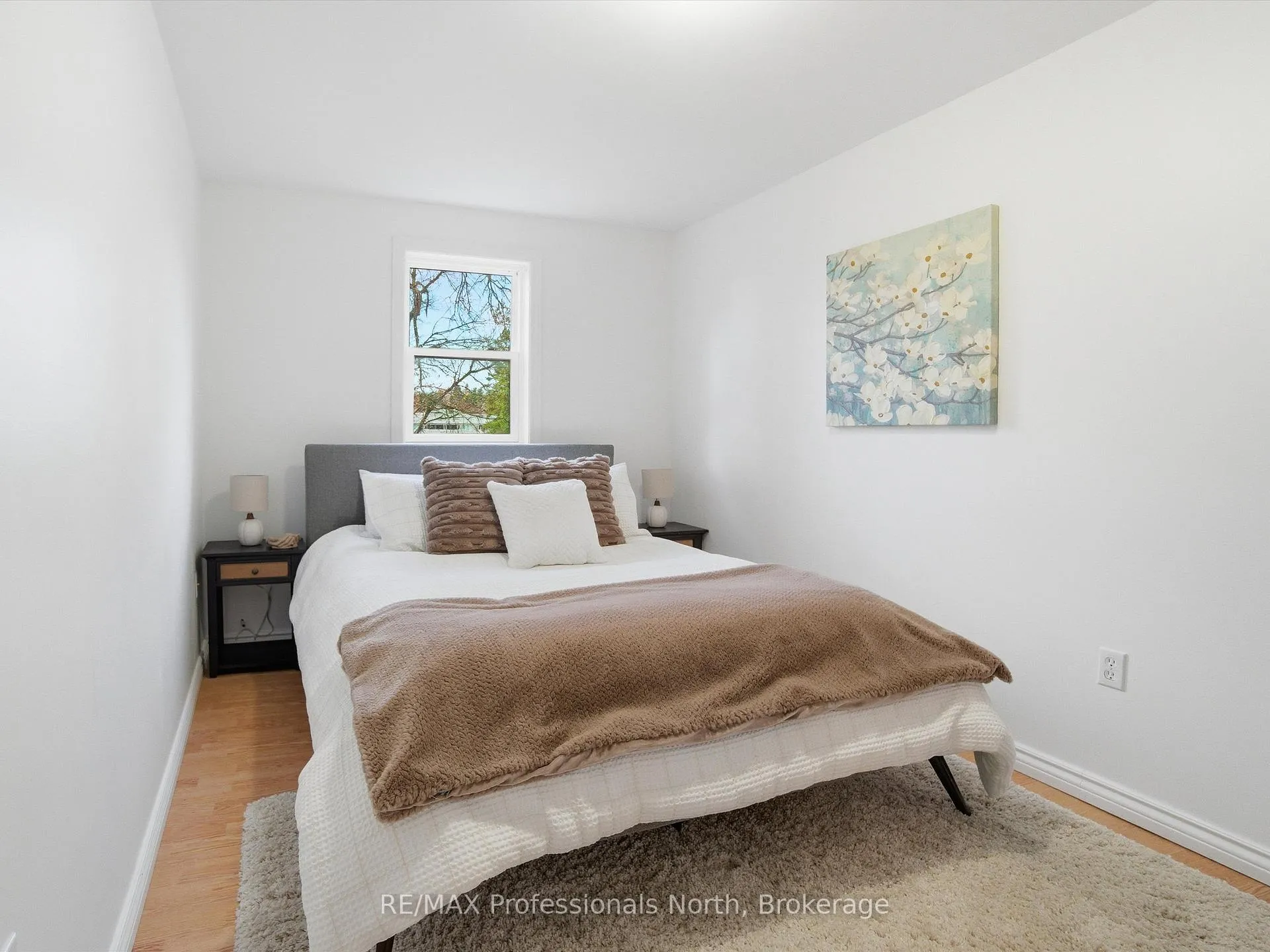 Photo 24 of 197 Dill Street, Bracebridge, Macaulay — HOMEH