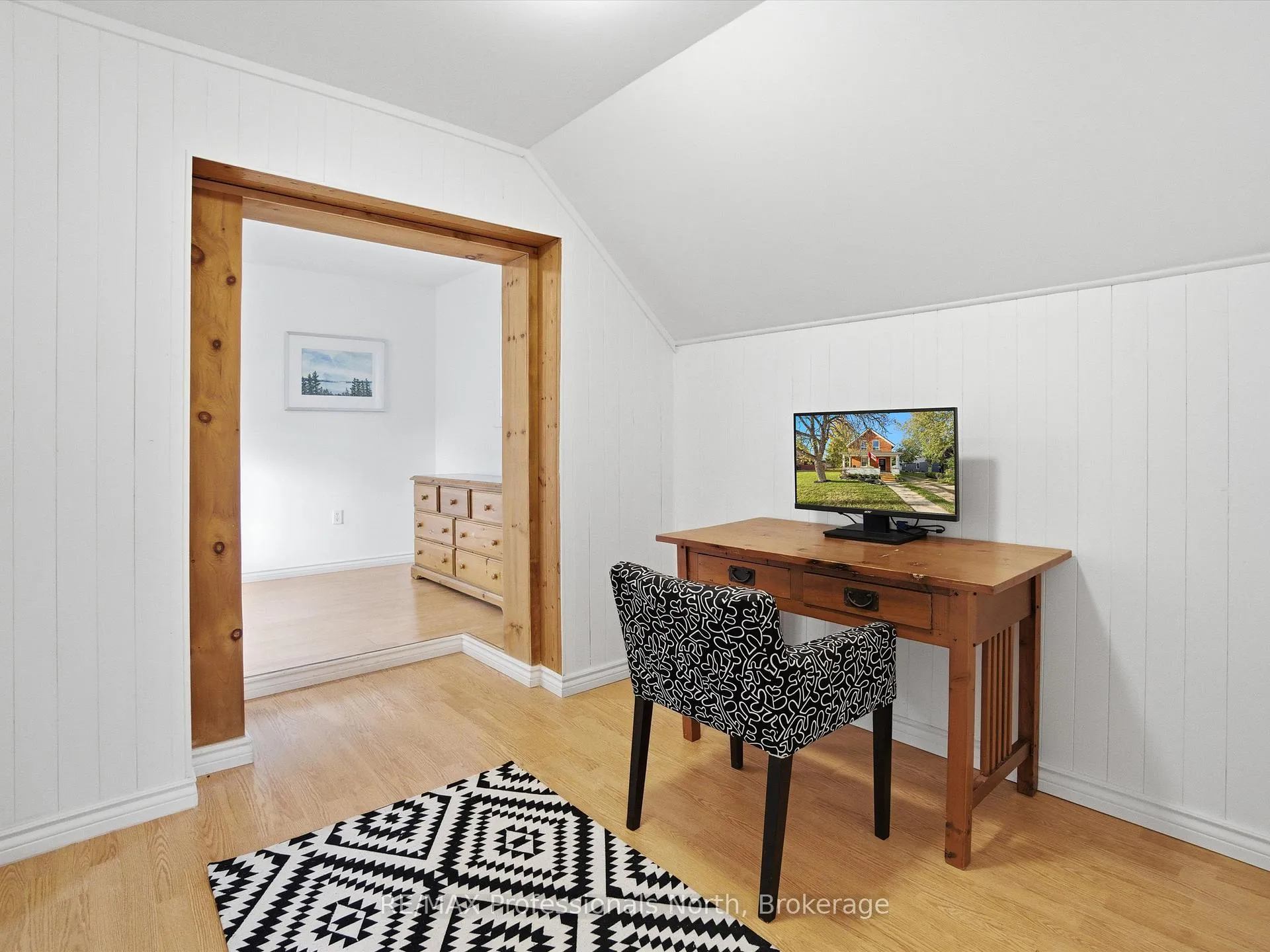 Photo 26 of 197 Dill Street, Bracebridge, Macaulay — HOMEH