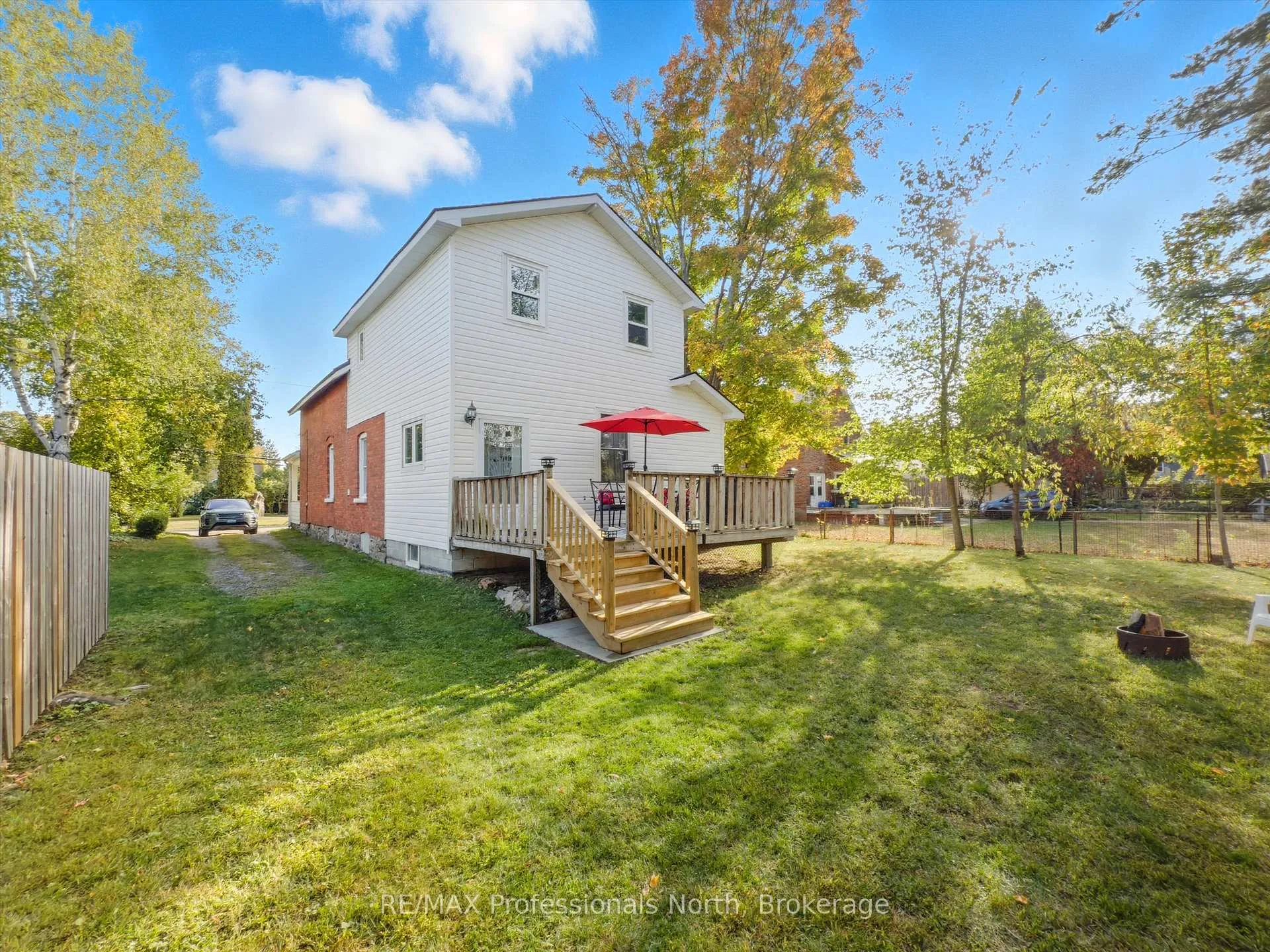 Photo 33 of 197 Dill Street, Bracebridge, Macaulay — HOMEH