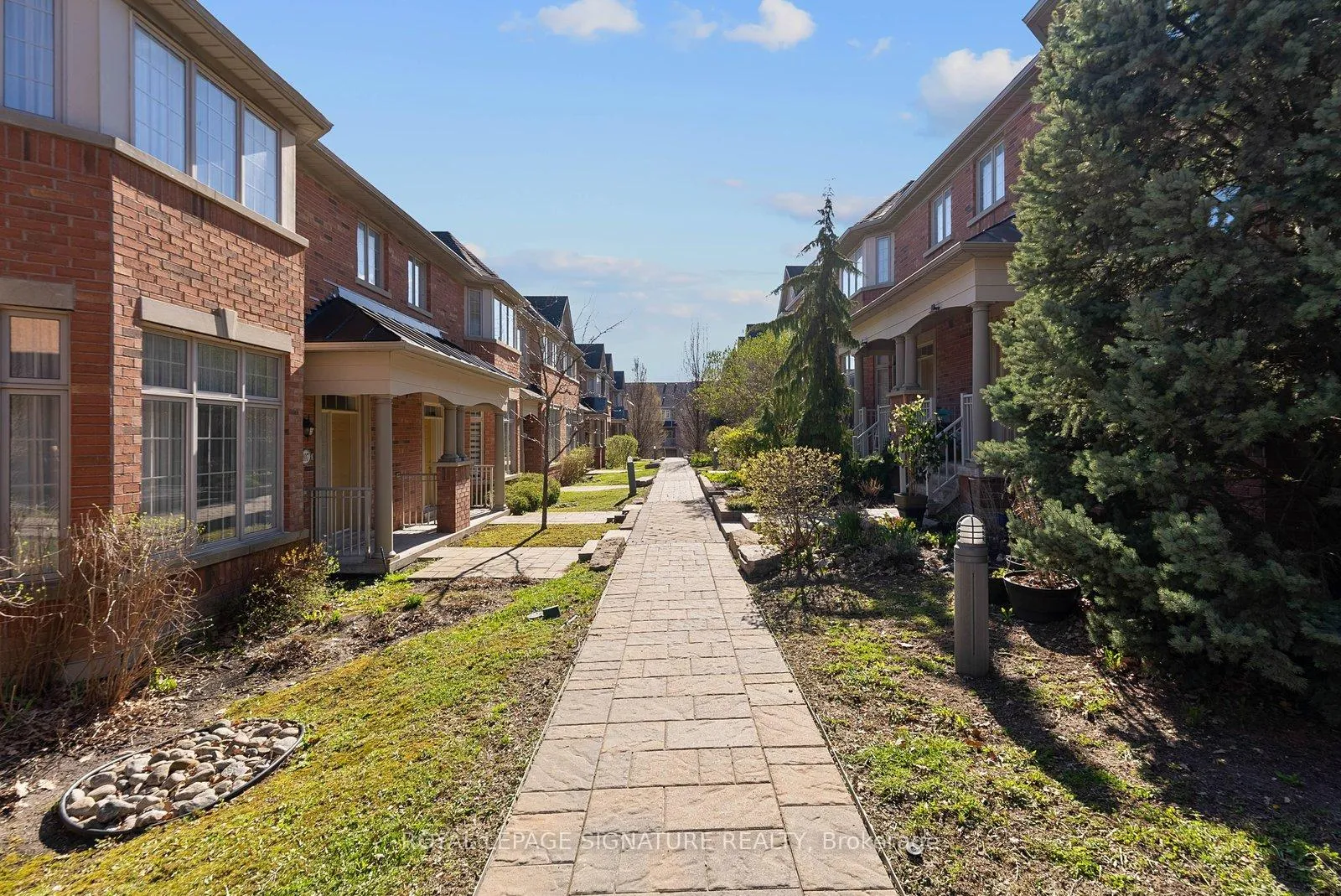Photo 3 of 107 Legends Way, Markham, Unionville — HOMEH
