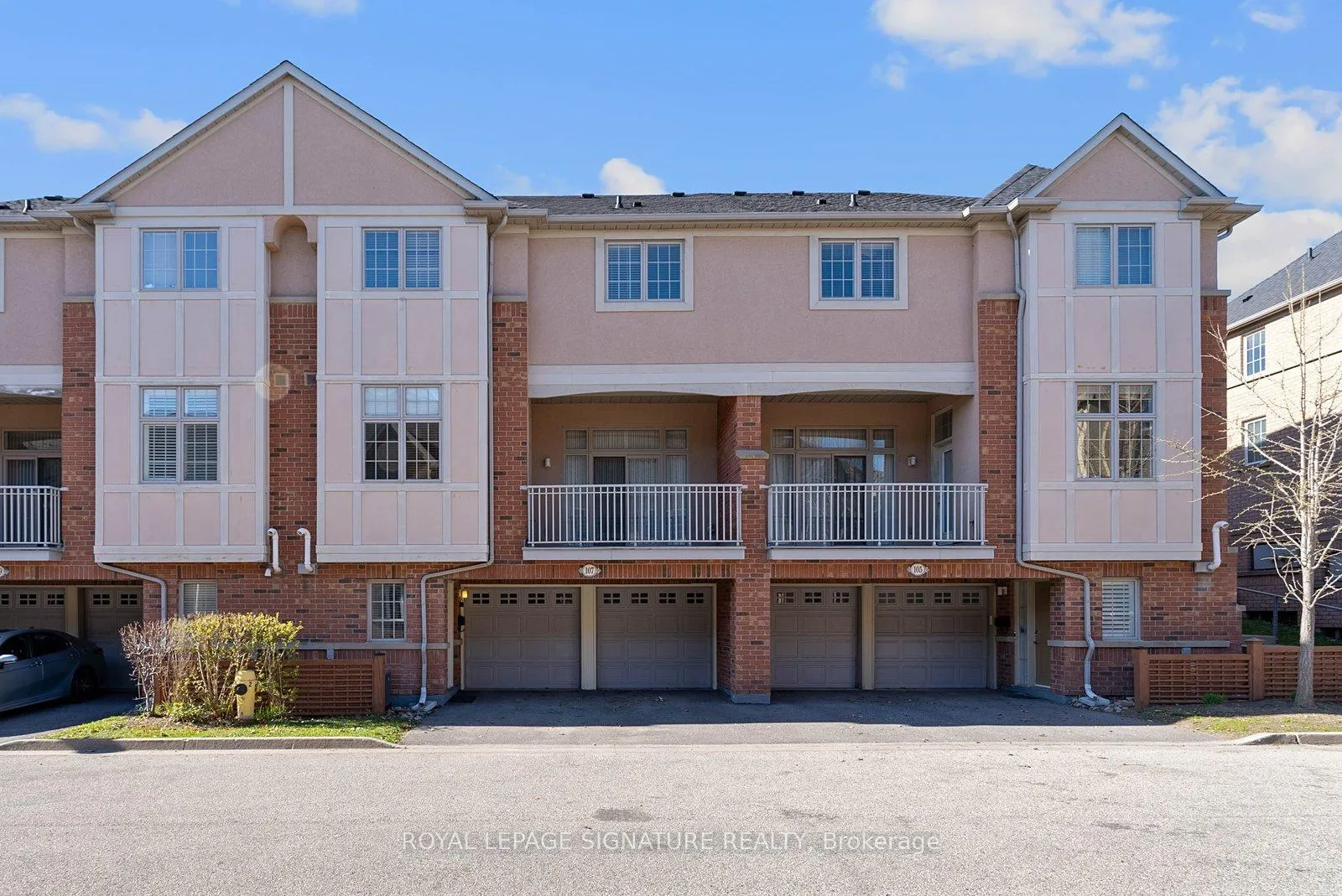Photo 4 of 107 Legends Way, Markham, Unionville — HOMEH