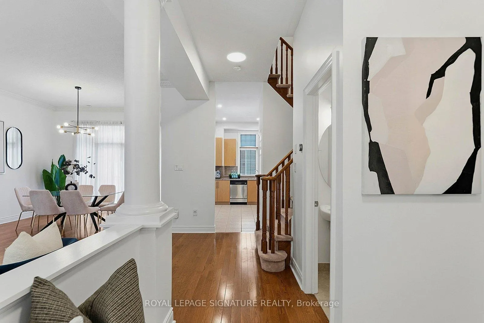 Photo 5 of 107 Legends Way, Markham, Unionville — HOMEH