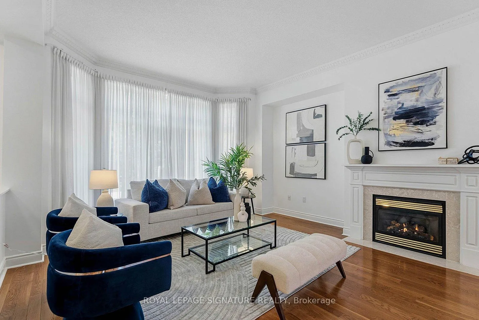 Photo 7 of 107 Legends Way, Markham, Unionville — HOMEH