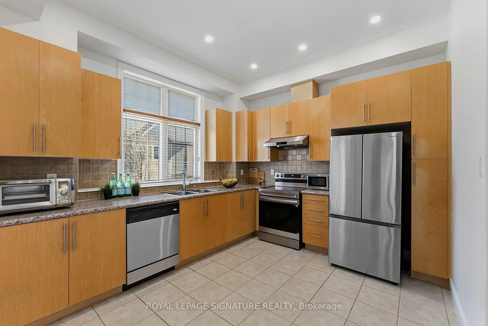 Photo 13 of 107 Legends Way, Markham, Unionville — HOMEH