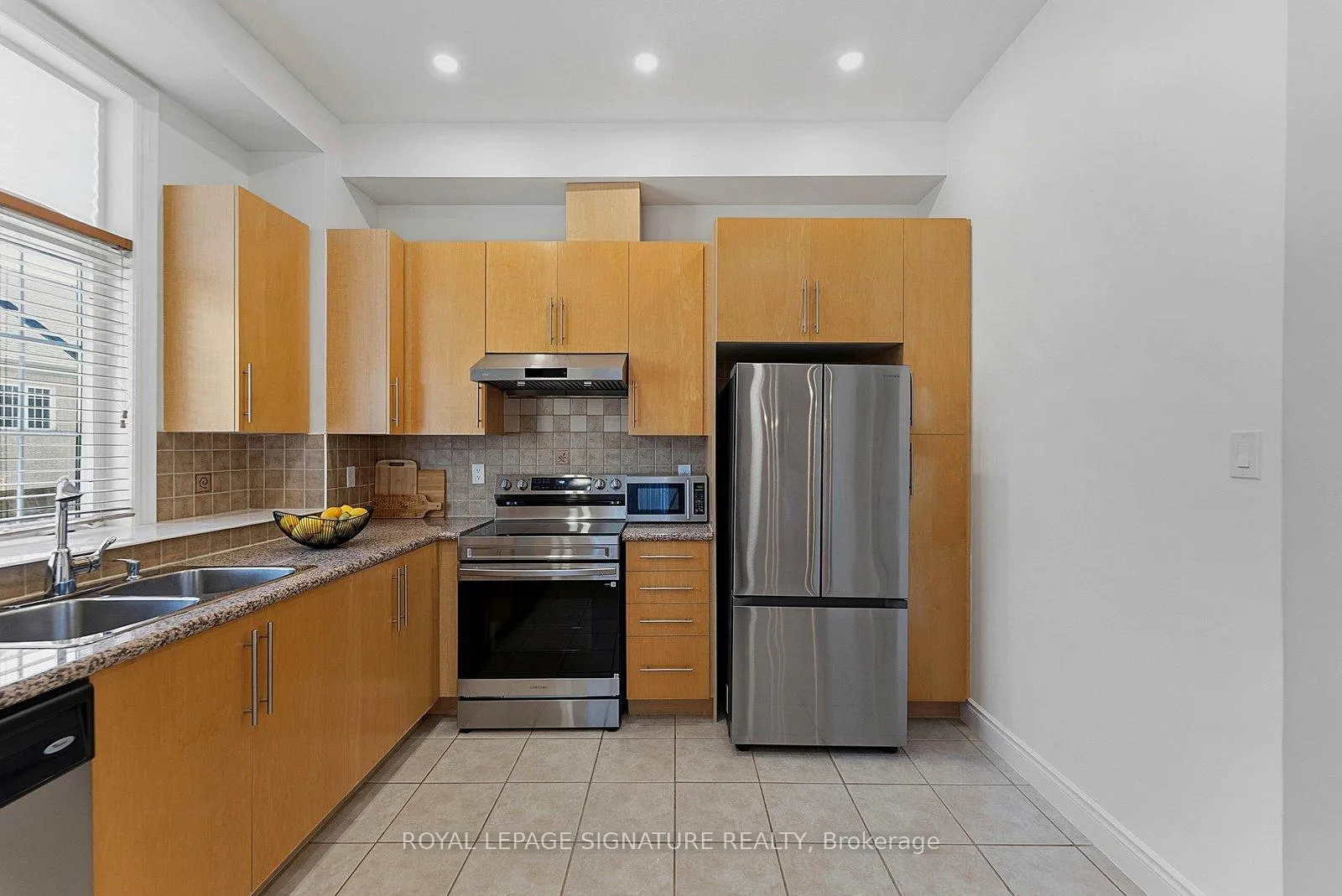 Photo 14 of 107 Legends Way, Markham, Unionville — HOMEH