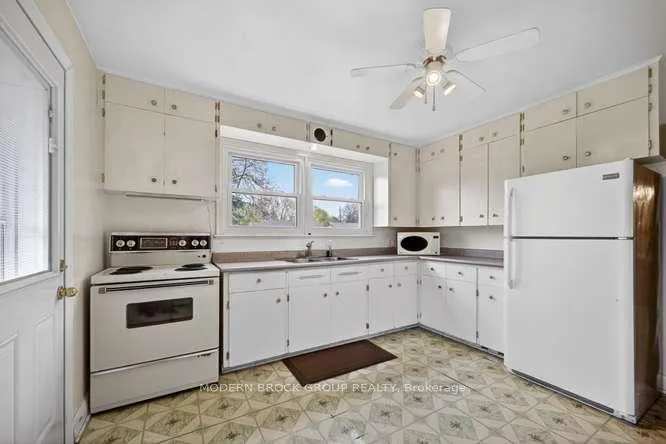 Photo 10 of 96 Salisbury Avenue, Brockville — HOMEH