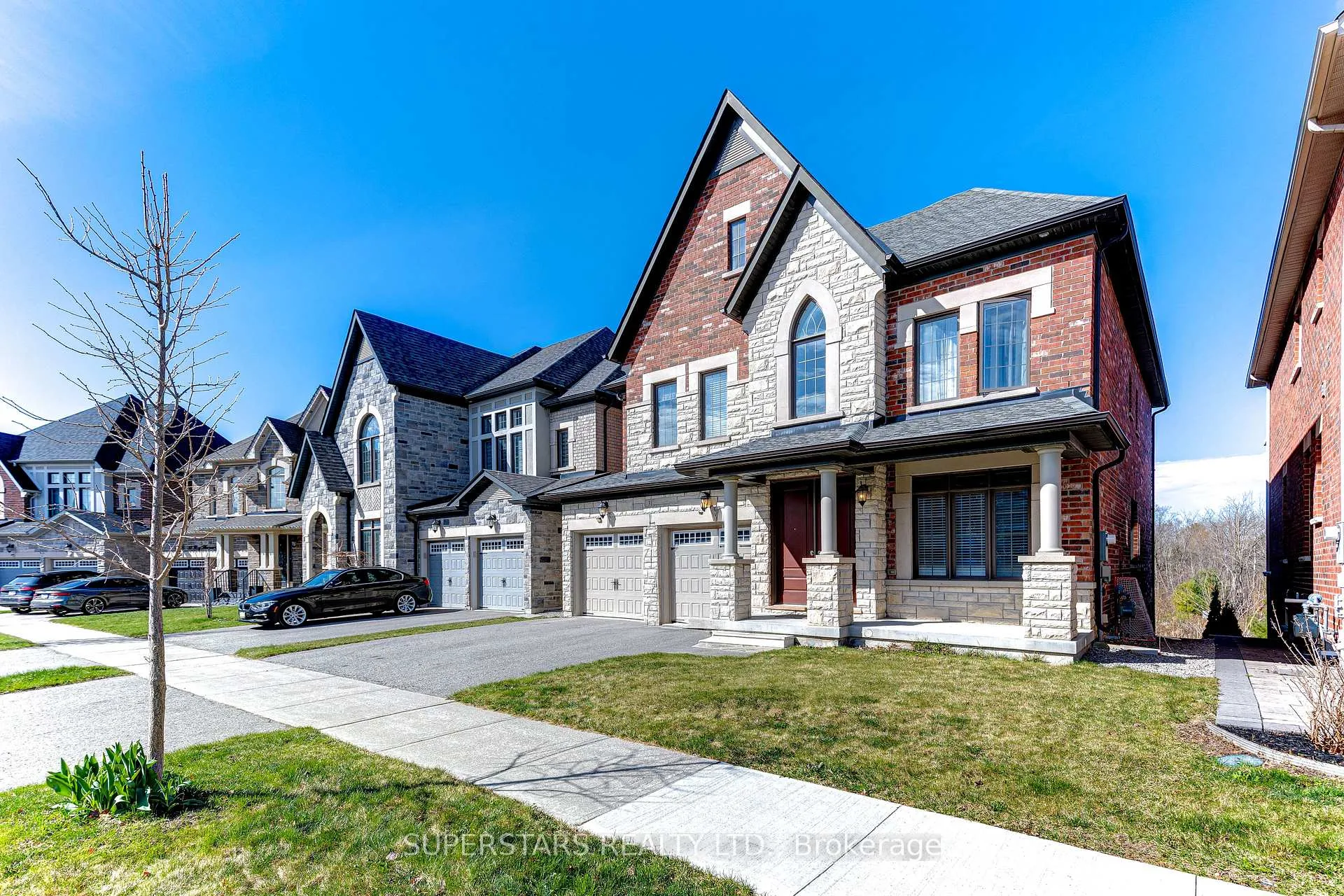 Photo 3 of 31 Roy Harper Avenue, Aurora, Rural Aurora — HOMEH