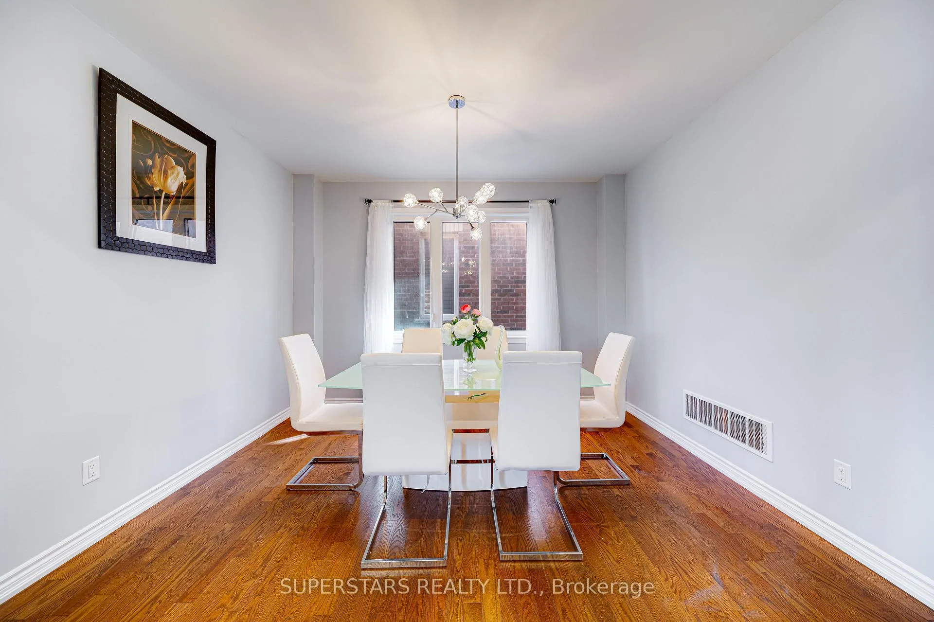 Photo 8 of 31 Roy Harper Avenue, Aurora, Rural Aurora — HOMEH