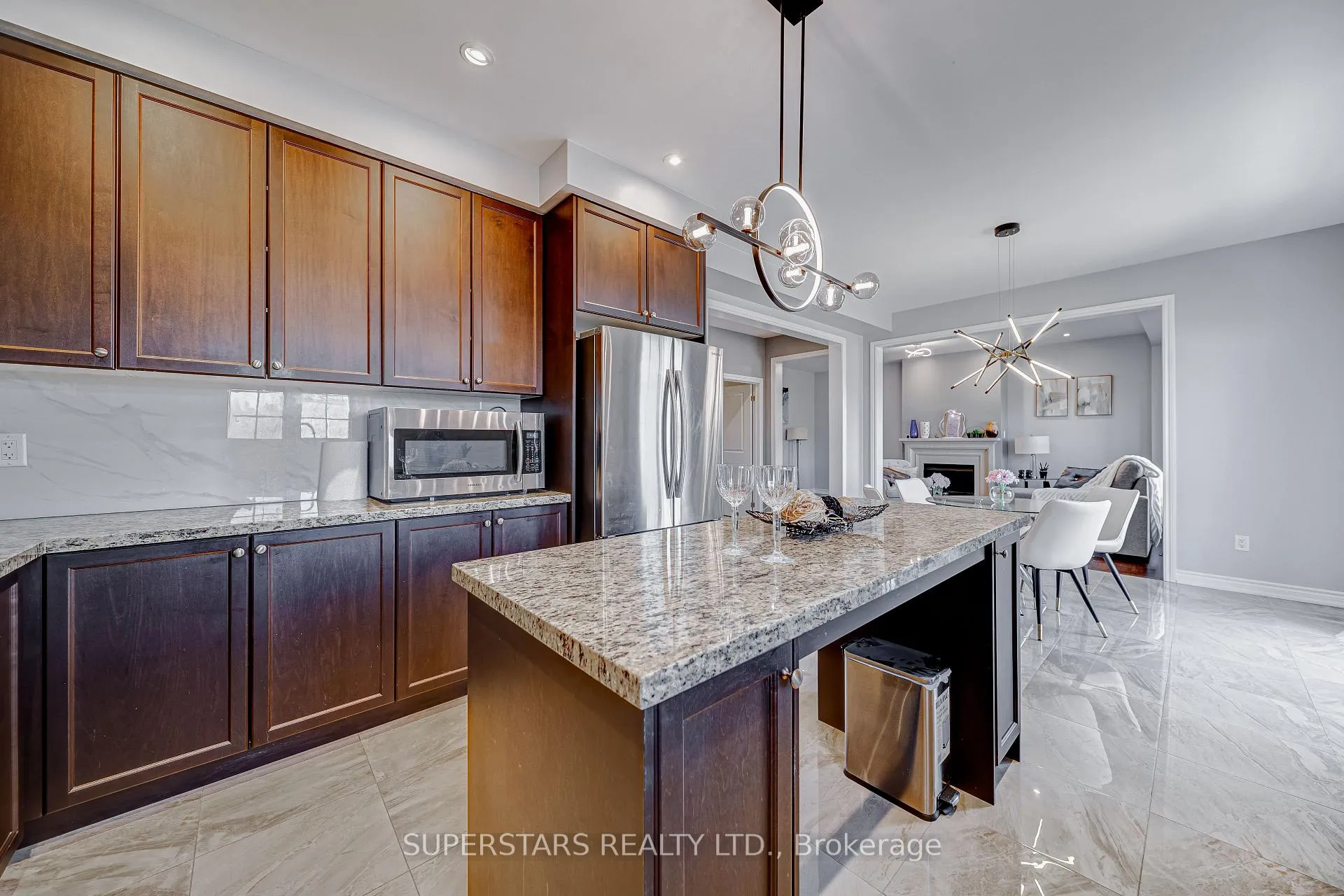 Photo 12 of 31 Roy Harper Avenue, Aurora, Rural Aurora — HOMEH