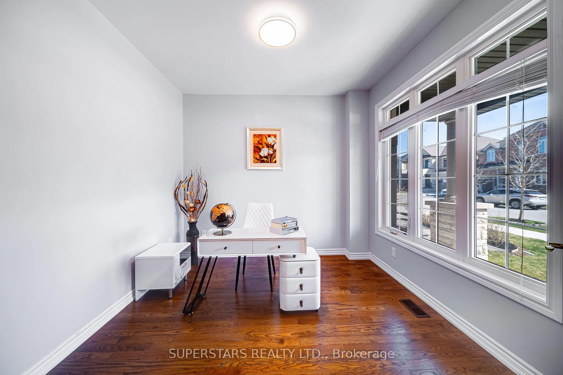 Photo 14 of 31 Roy Harper Avenue, Aurora, Rural Aurora — HOMEH