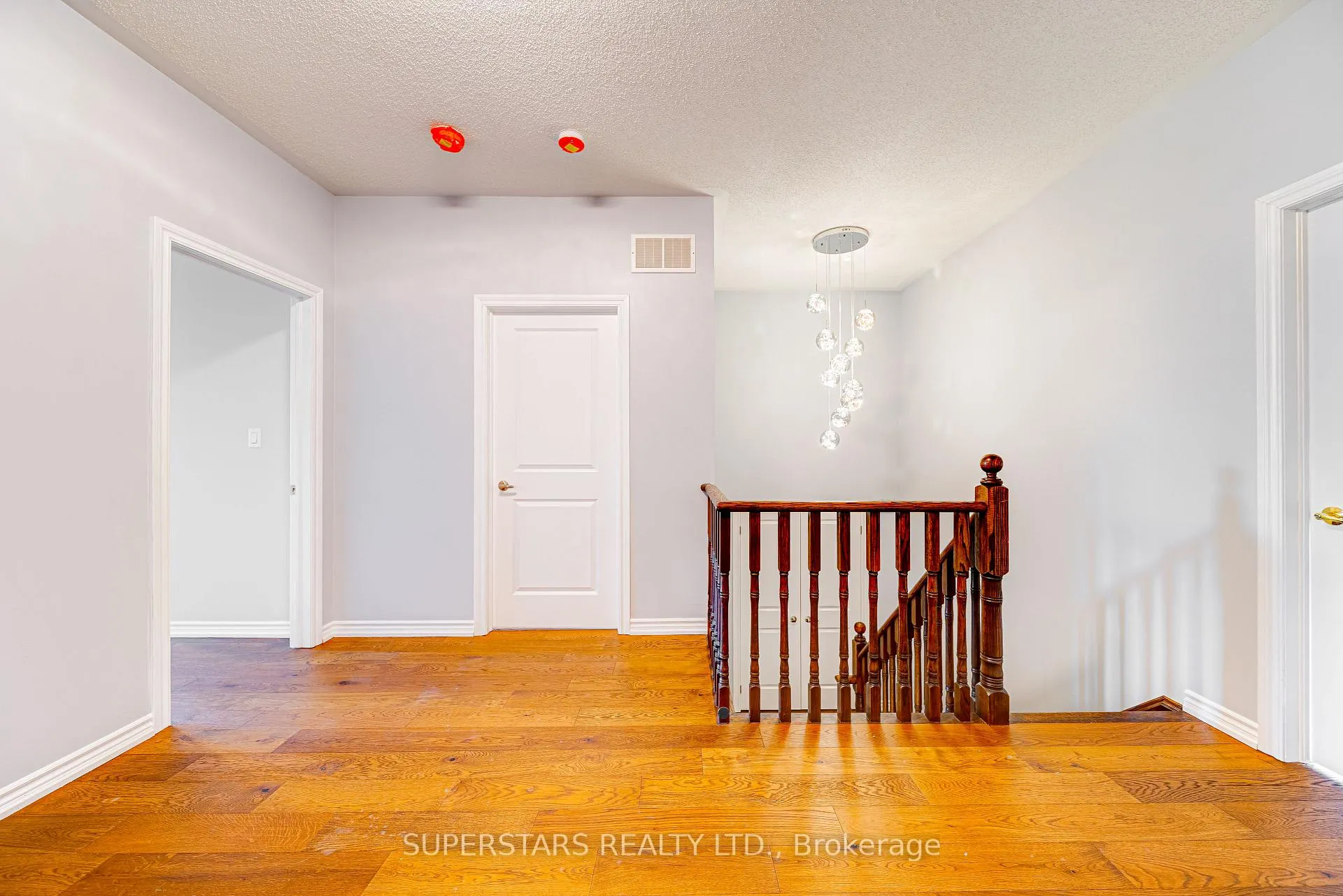 Photo 15 of 31 Roy Harper Avenue, Aurora, Rural Aurora — HOMEH