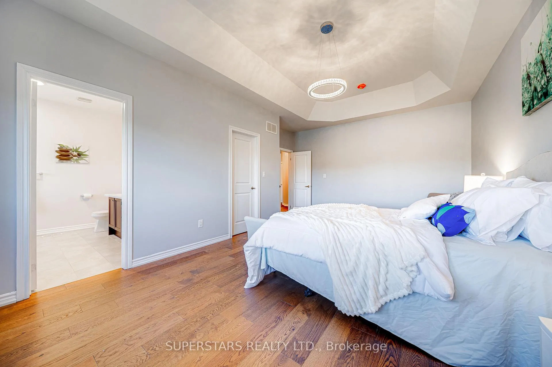 Photo 17 of 31 Roy Harper Avenue, Aurora, Rural Aurora — HOMEH