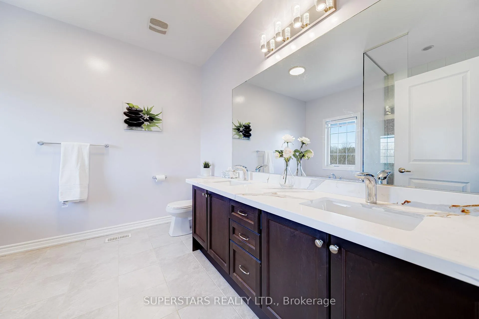 Photo 18 of 31 Roy Harper Avenue, Aurora, Rural Aurora — HOMEH