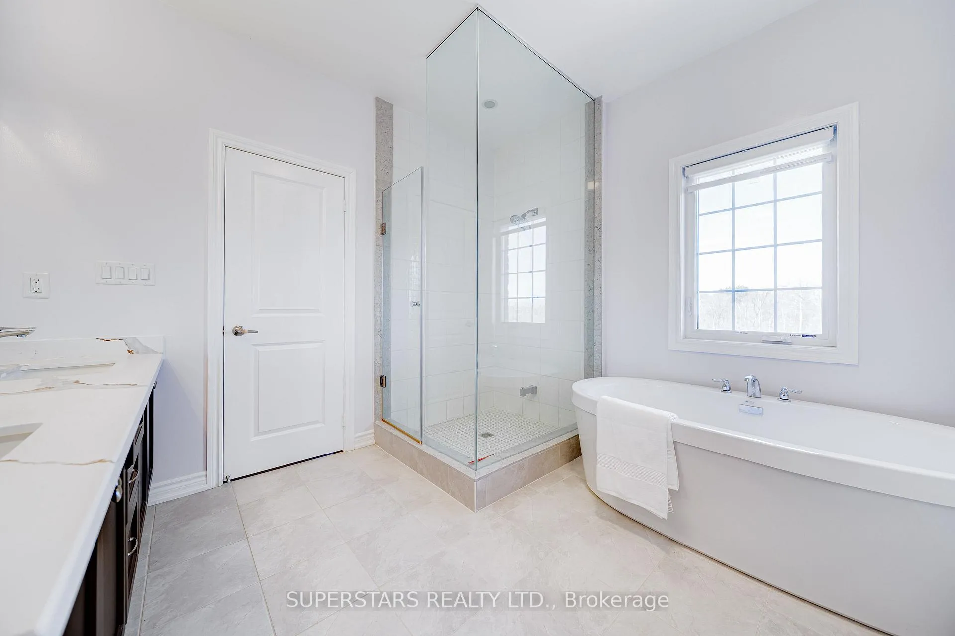 Photo 19 of 31 Roy Harper Avenue, Aurora, Rural Aurora — HOMEH