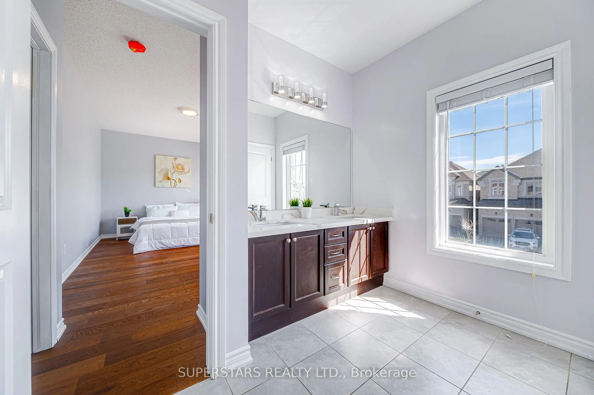 Photo 21 of 31 Roy Harper Avenue, Aurora, Rural Aurora — HOMEH