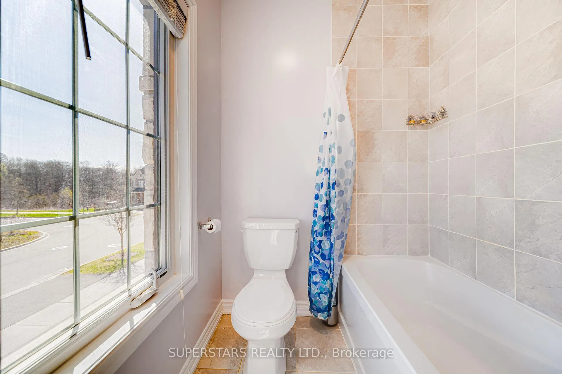 Photo 22 of 31 Roy Harper Avenue, Aurora, Rural Aurora — HOMEH