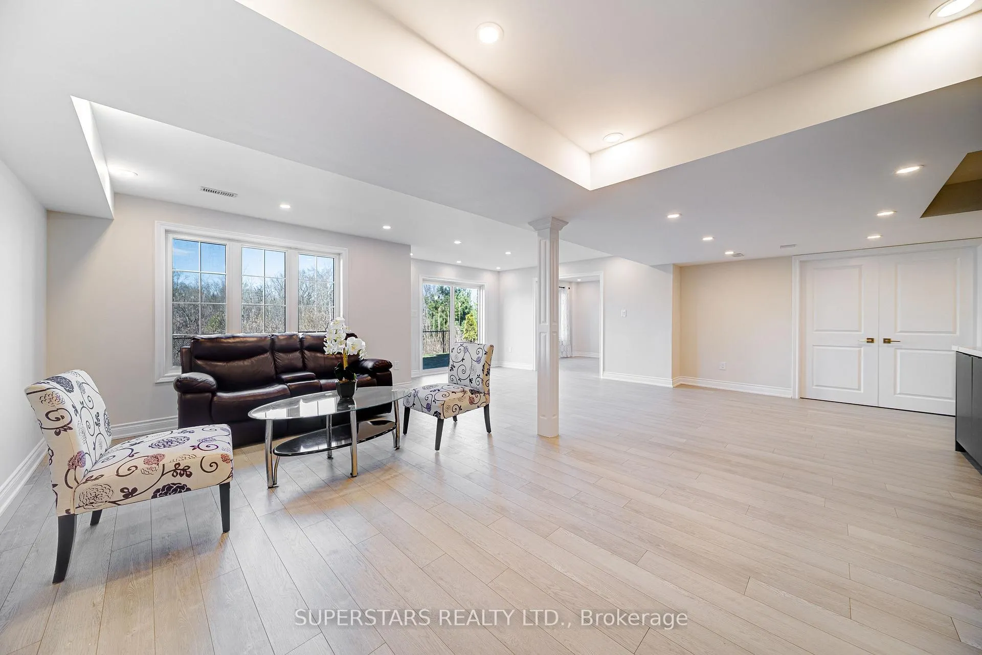 Photo 26 of 31 Roy Harper Avenue, Aurora, Rural Aurora — HOMEH
