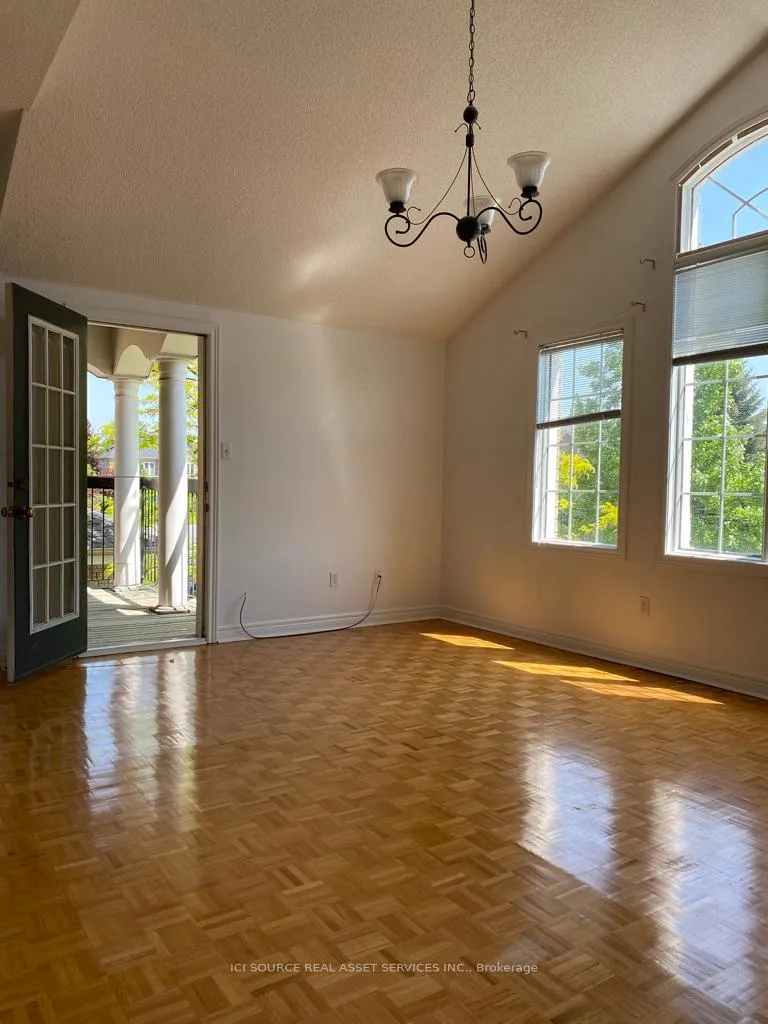 Photo 2 of Unit Upper Level, 169 Matthew Drive, Vaughan, East Woodbridge — HOMEH
