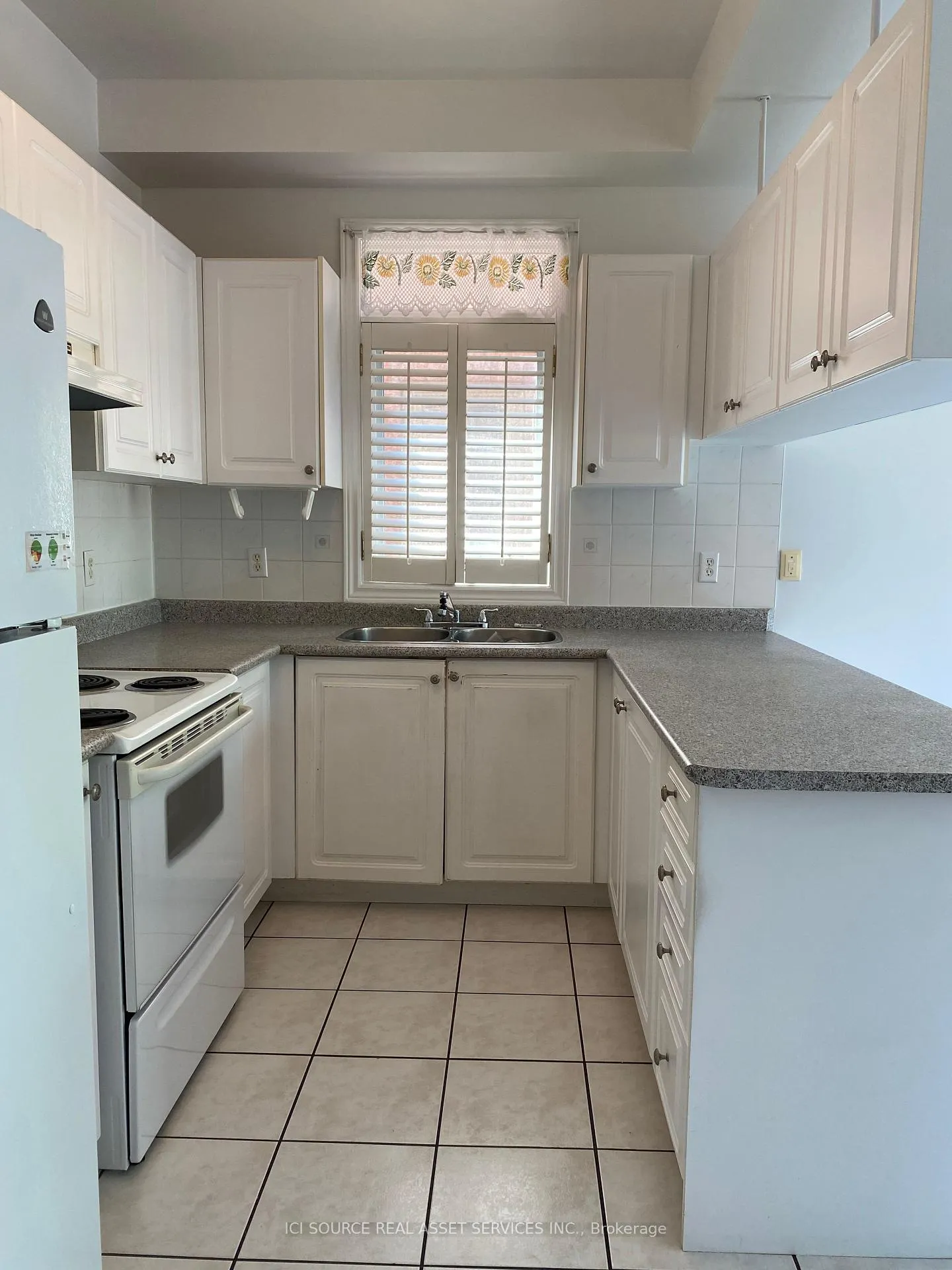 Photo 3 of Unit Upper Level, 169 Matthew Drive, Vaughan, East Woodbridge — HOMEH