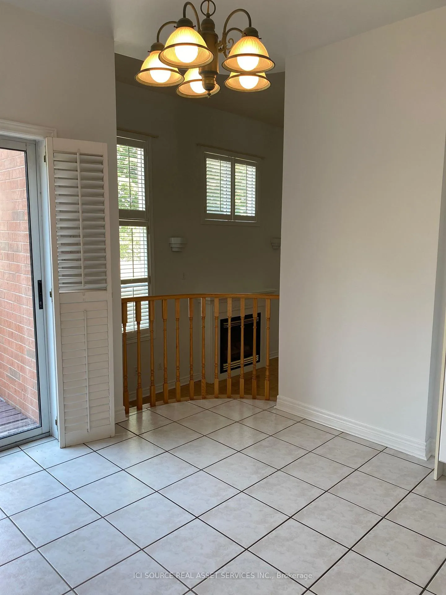 Photo 4 of Unit Upper Level, 169 Matthew Drive, Vaughan, East Woodbridge — HOMEH