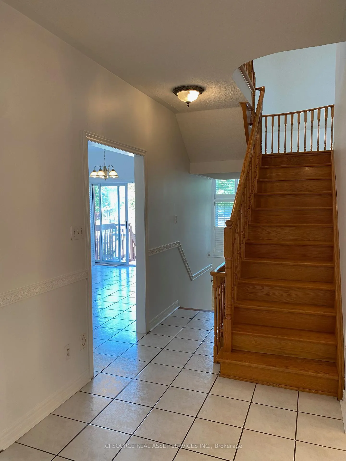 Photo 7 of Unit Upper Level, 169 Matthew Drive, Vaughan, East Woodbridge — HOMEH