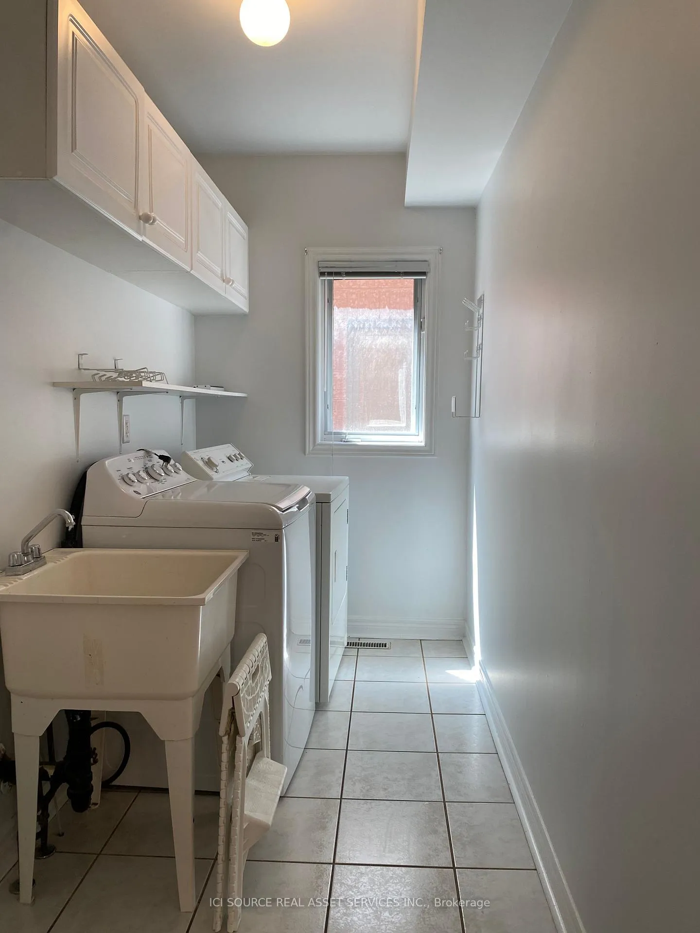 Photo 8 of Unit Upper Level, 169 Matthew Drive, Vaughan, East Woodbridge — HOMEH