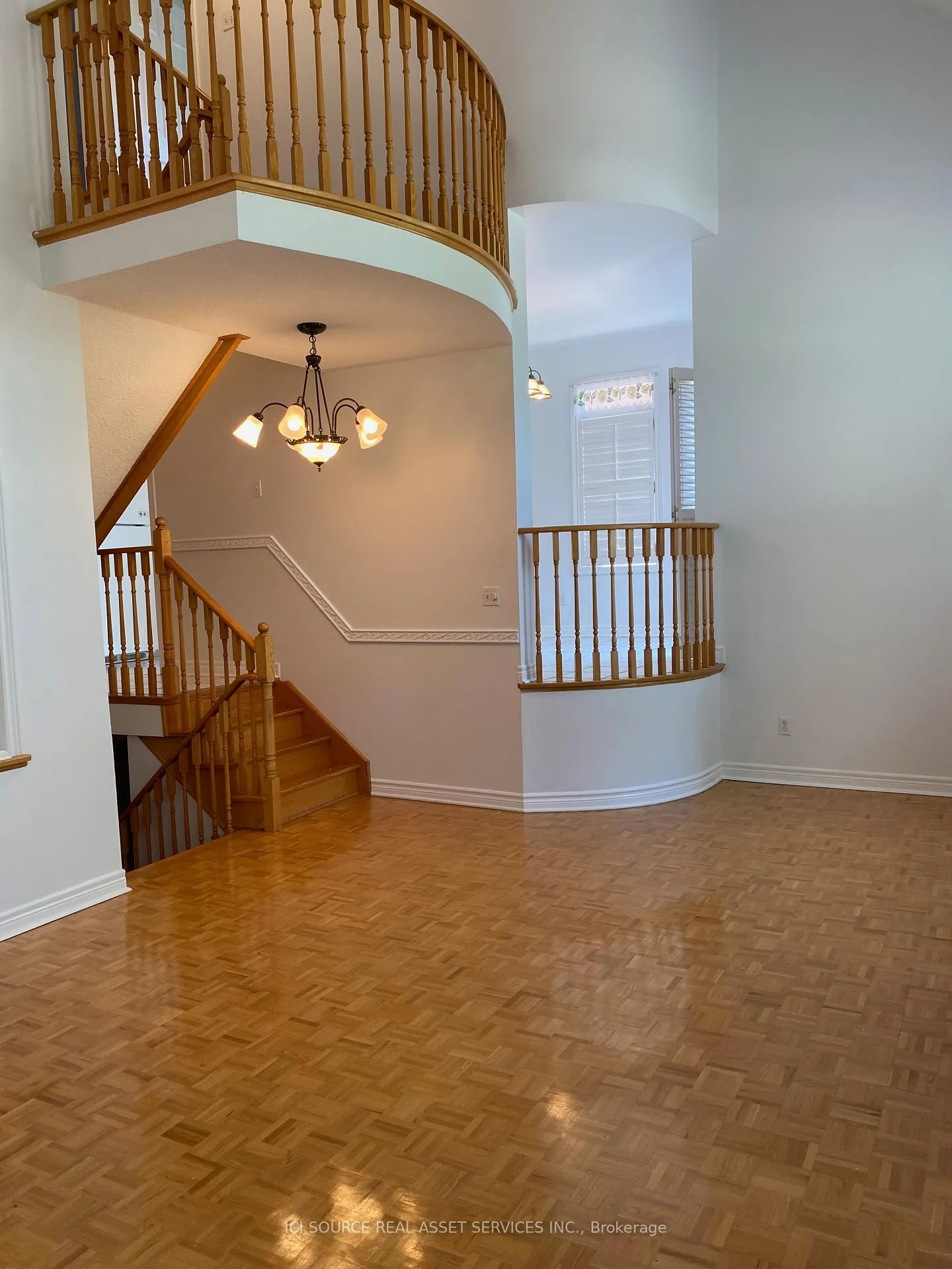 Photo 9 of Unit Upper Level, 169 Matthew Drive, Vaughan, East Woodbridge — HOMEH