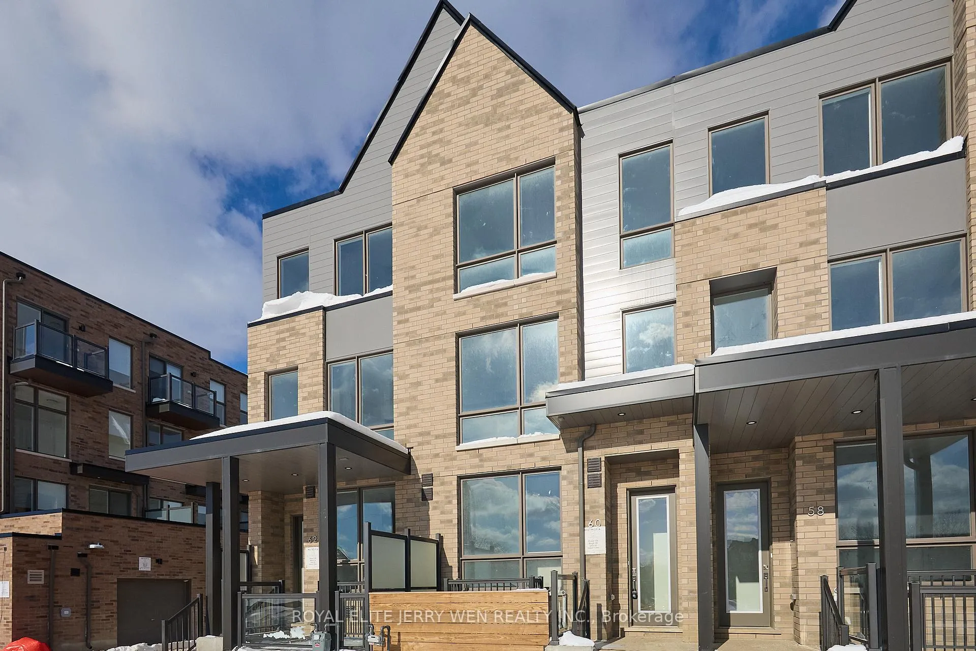 Front of 60 Green gardens Boulevard N
