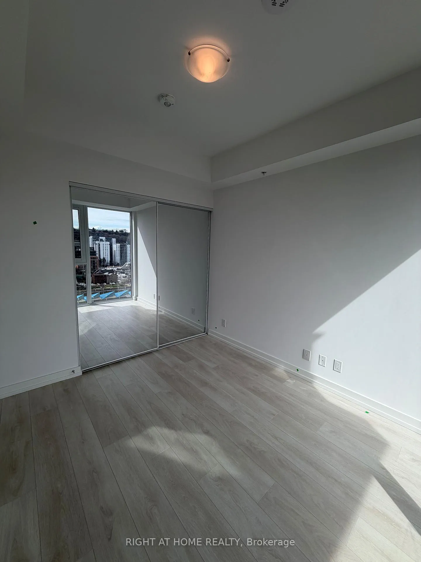 Photo 4 of Unit 1323, 75 James Street S, Hamilton, Corktown — HOMEH