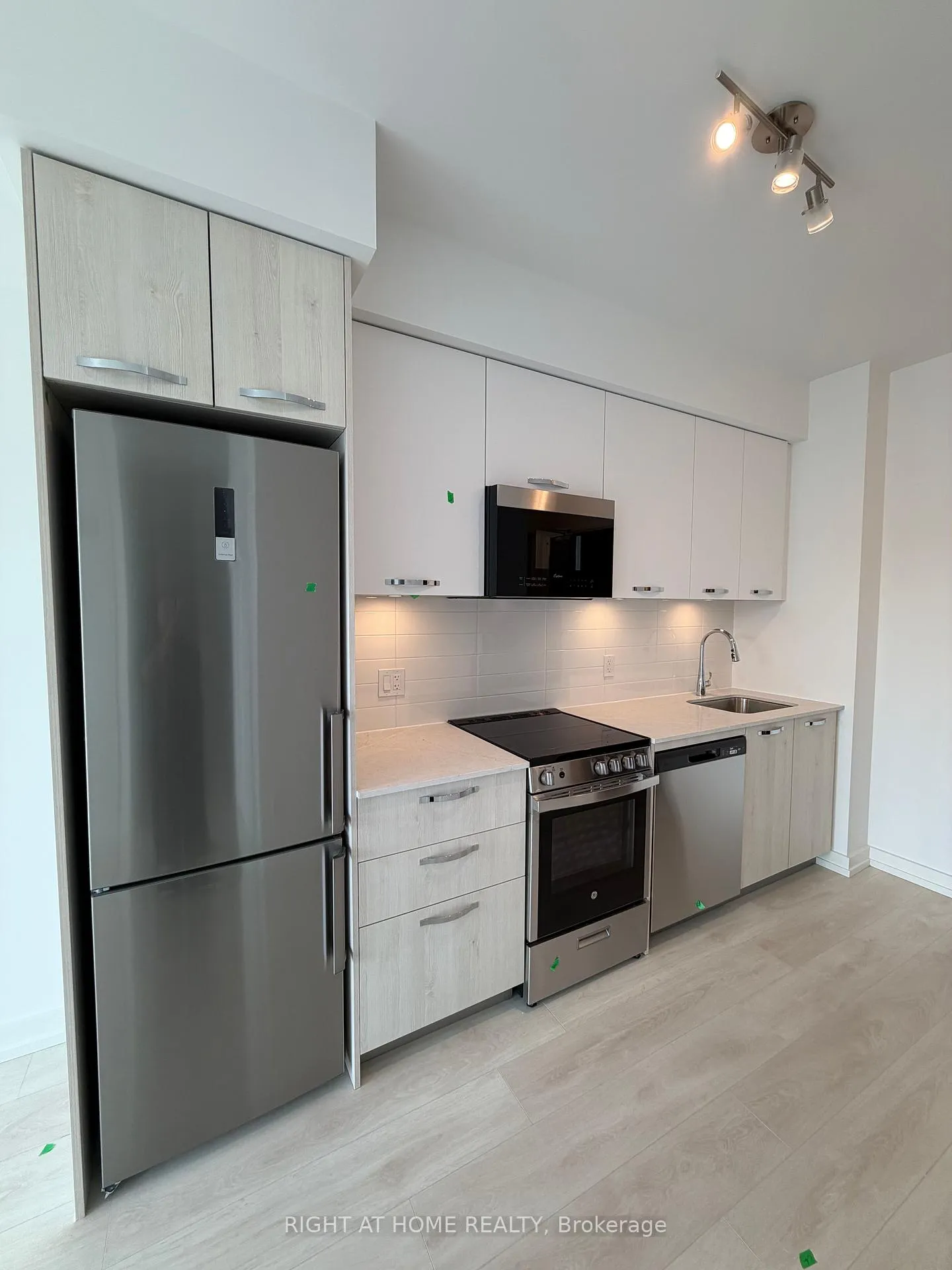 Photo 12 of Unit 1323, 75 James Street S, Hamilton, Corktown — HOMEH