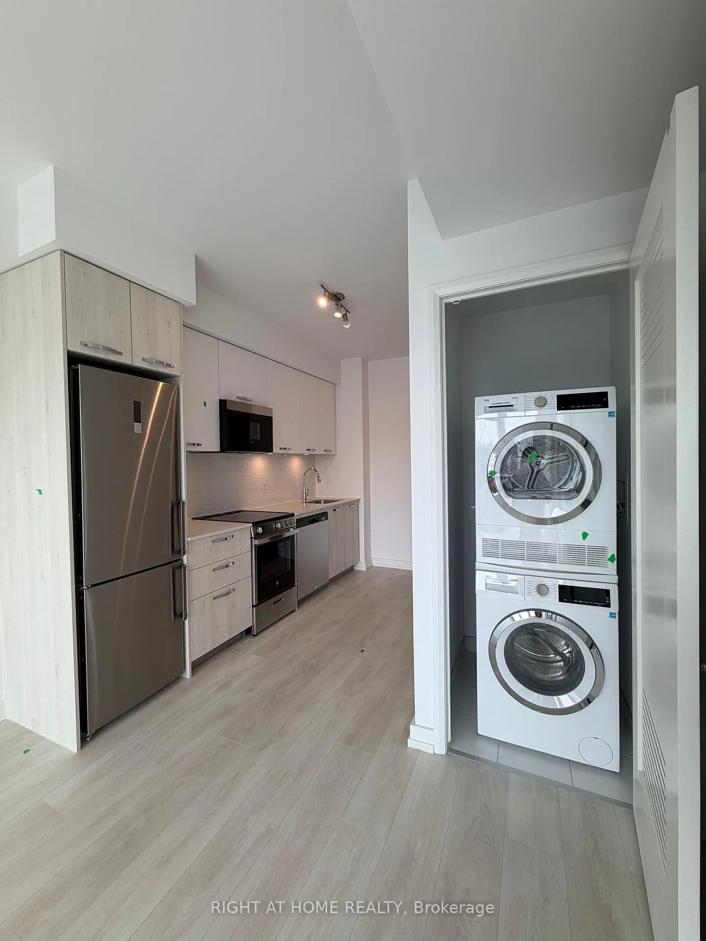 Photo 18 of Unit 1323, 75 James Street S, Hamilton, Corktown — HOMEH
