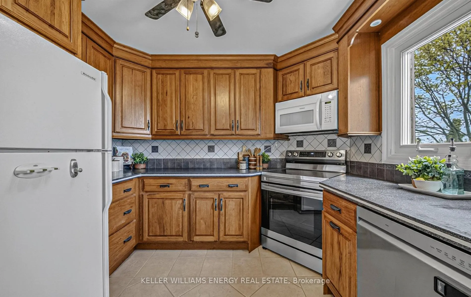 Photo 13 of 48 Fairmeadow Place, Whitby, Blue Grass Meadows — HOMEH