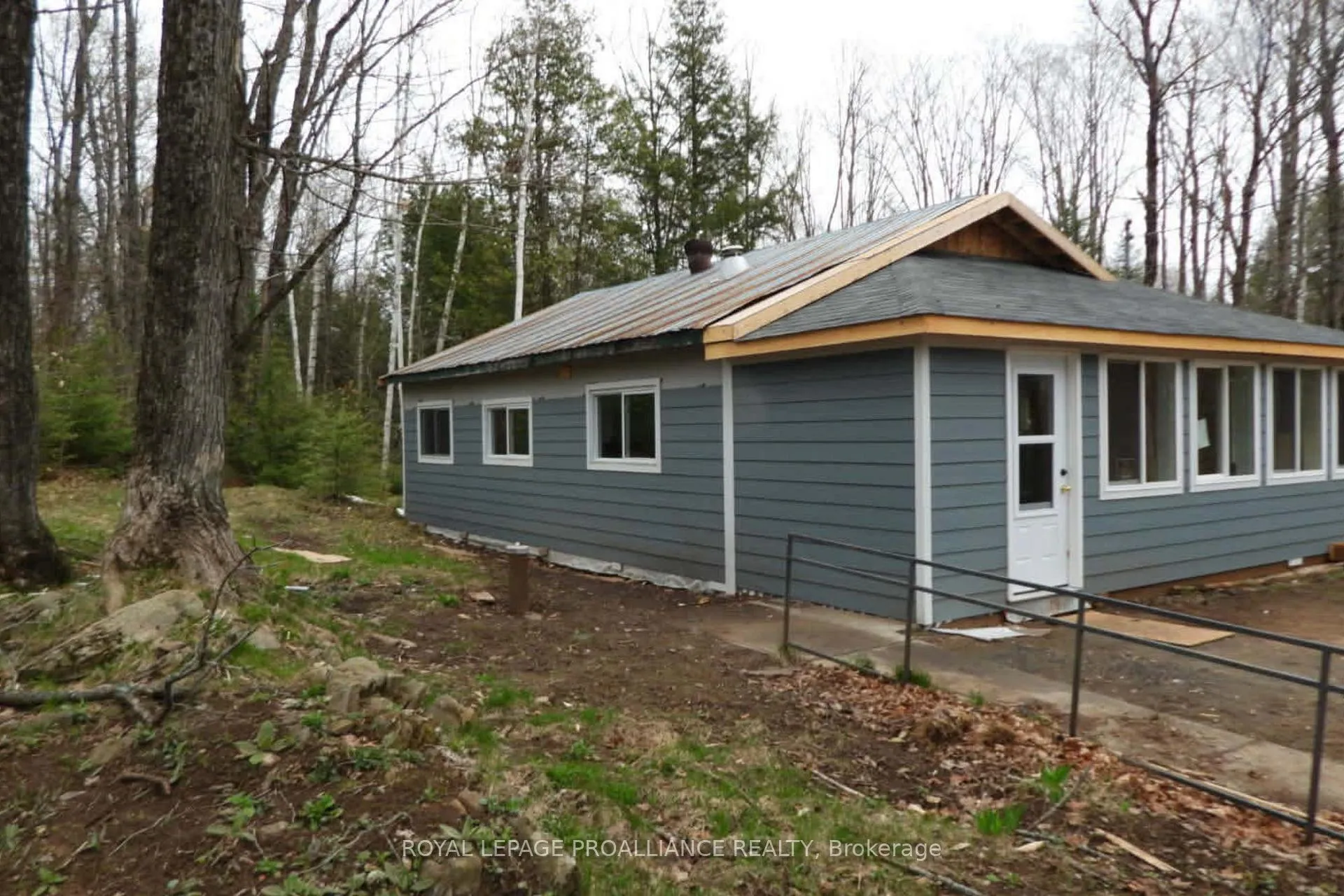 Photo 12 of 1049 South Road, Frontenac, Frontenac North — HOMEH