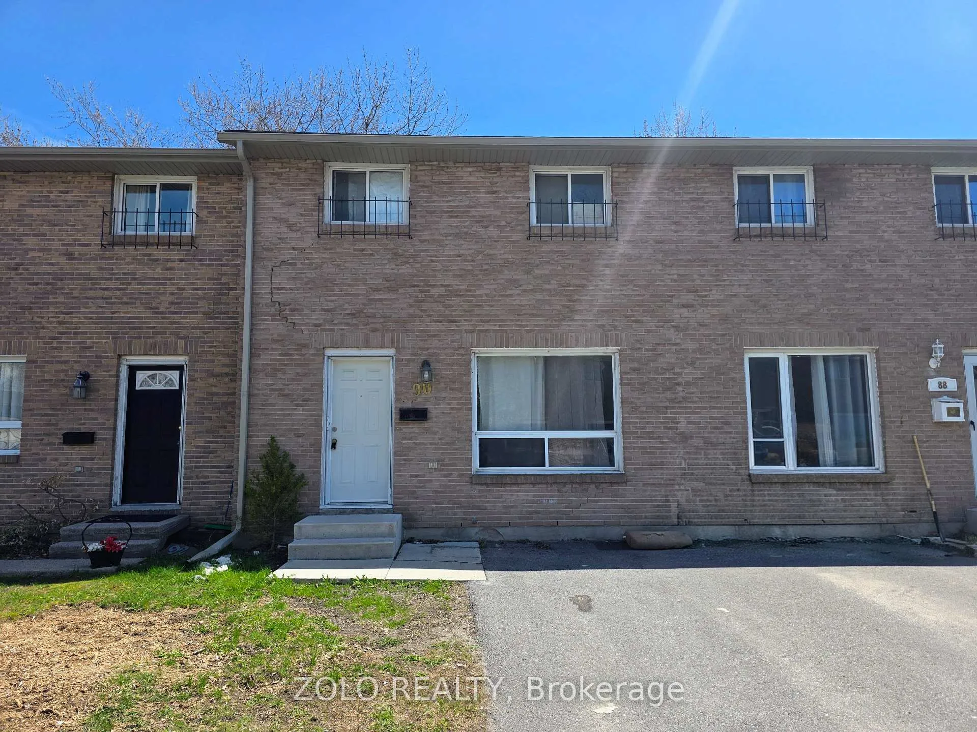 Front of Unit 35, 90 Rosemund Crescent