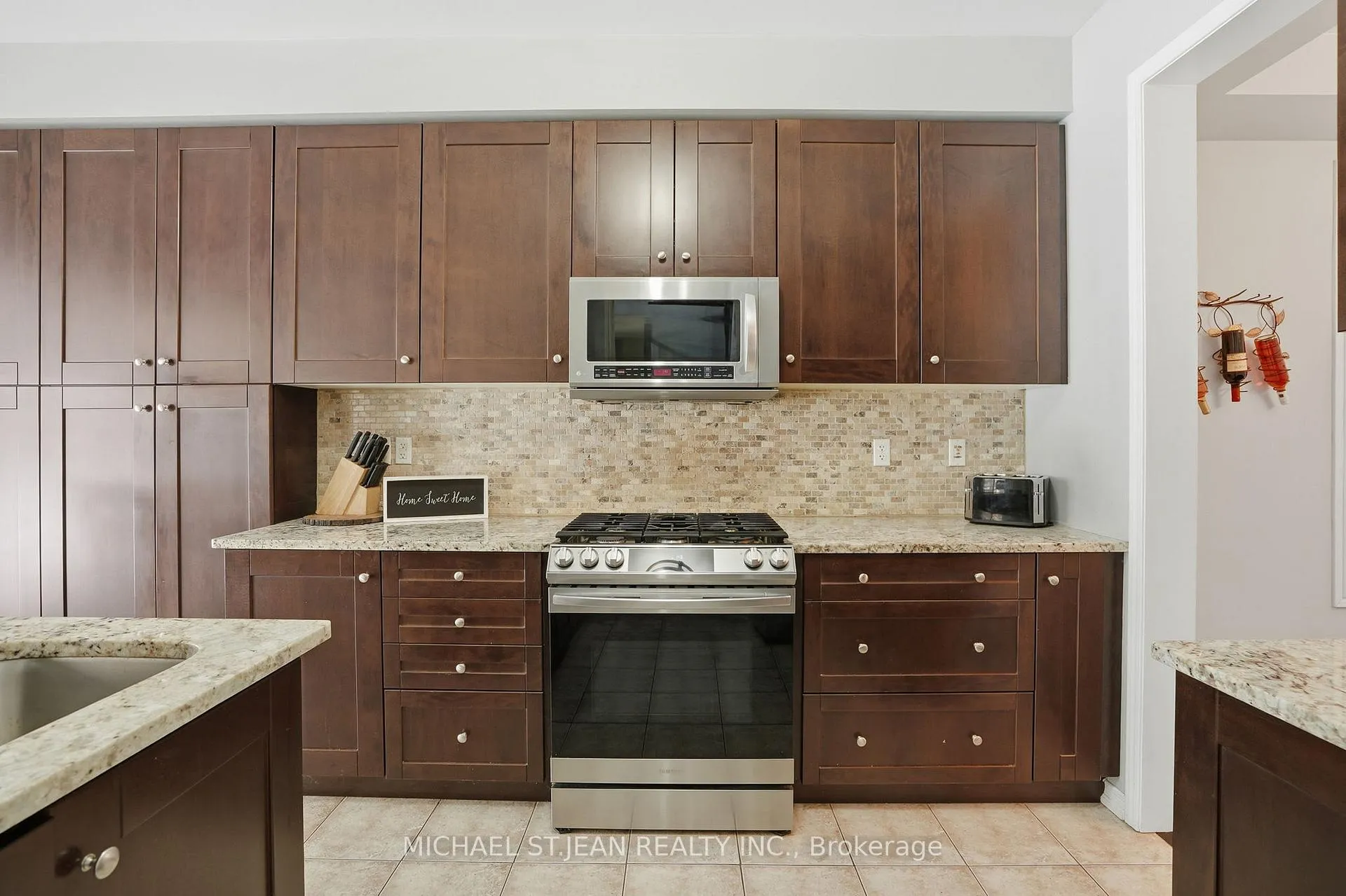 Photo 21 of 63 Fowler Drive, Hamilton, Binbrook — HOMEH