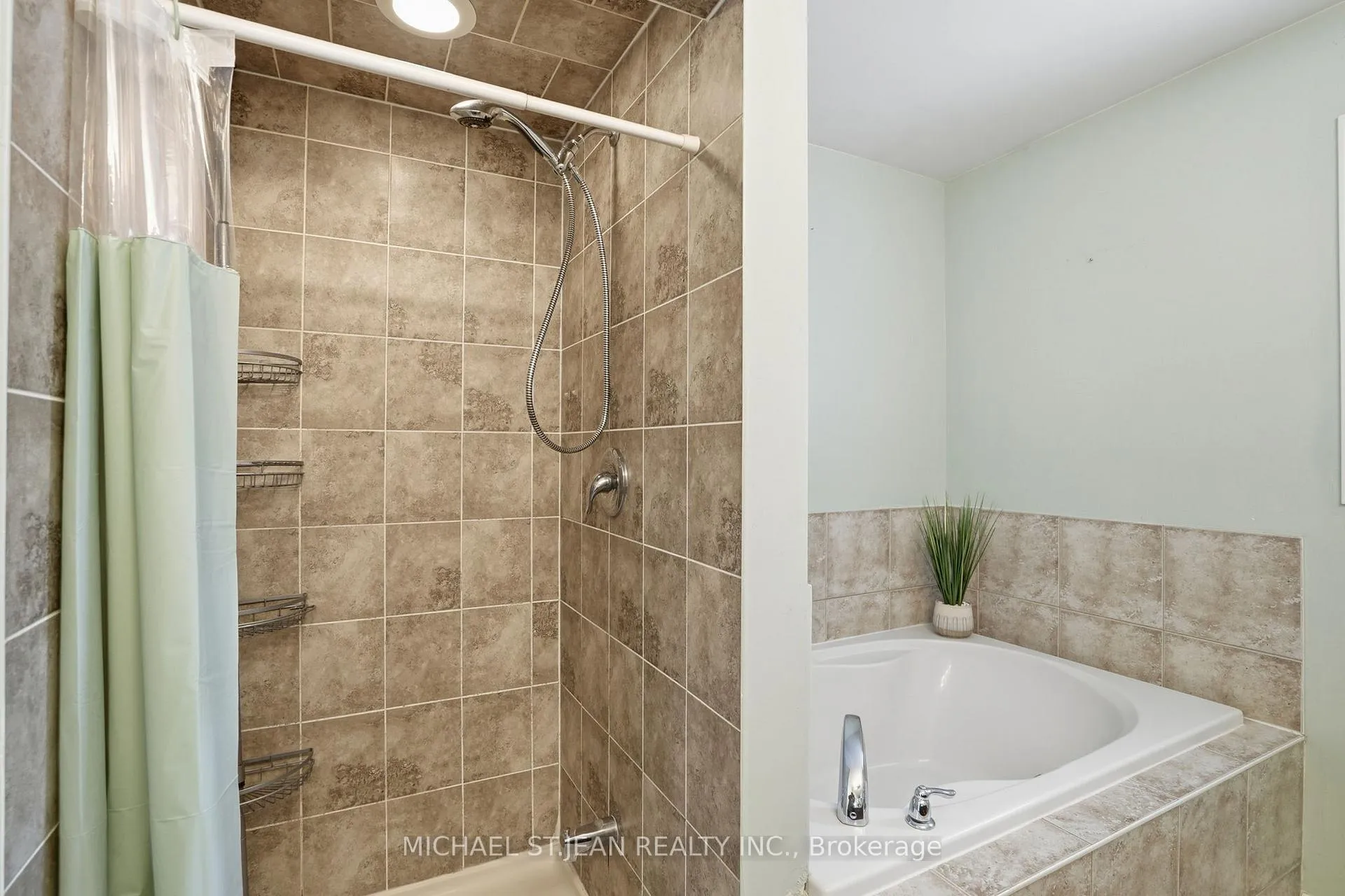 Photo 31 of 63 Fowler Drive, Hamilton, Binbrook — HOMEH