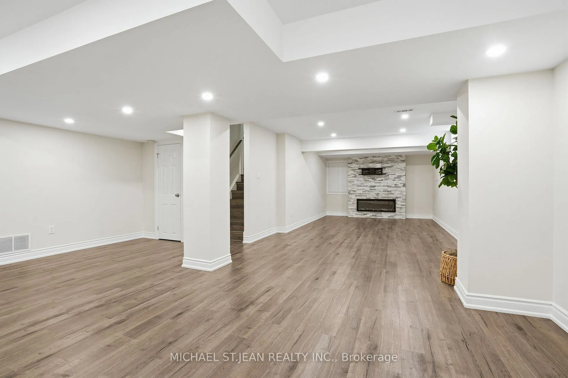 Photo 42 of 63 Fowler Drive, Hamilton, Binbrook — HOMEH