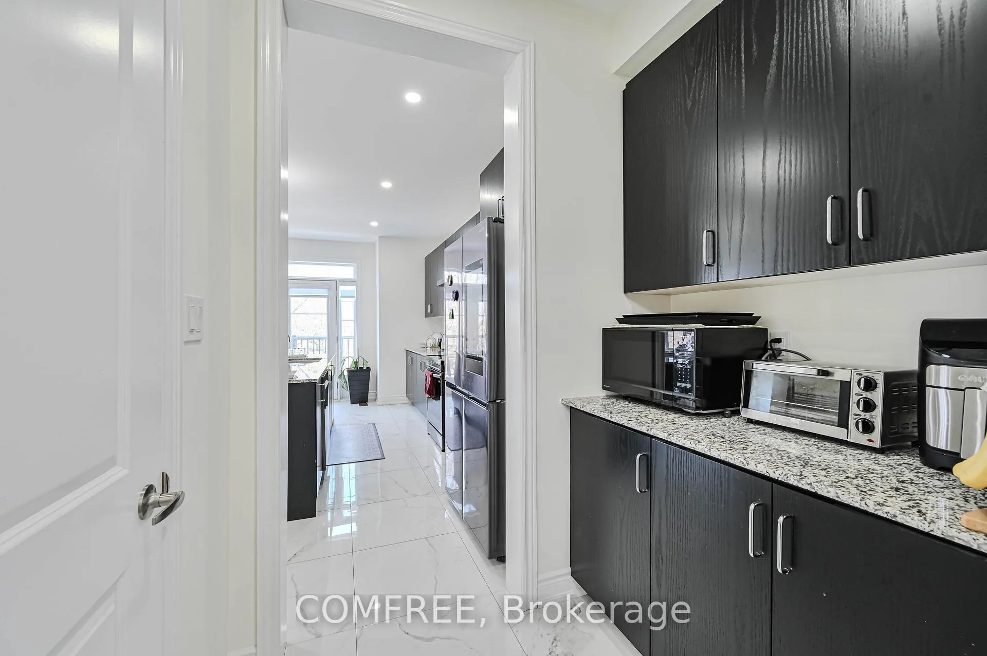 Photo 11 of 25 Lost Canyon Way, Brampton, Credit Valley — HOMEH