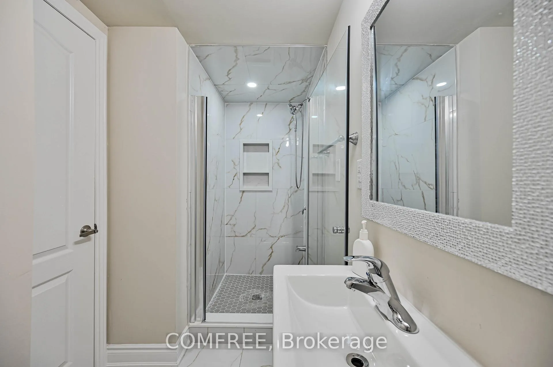 Photo 39 of 25 Lost Canyon Way, Brampton, Credit Valley — HOMEH