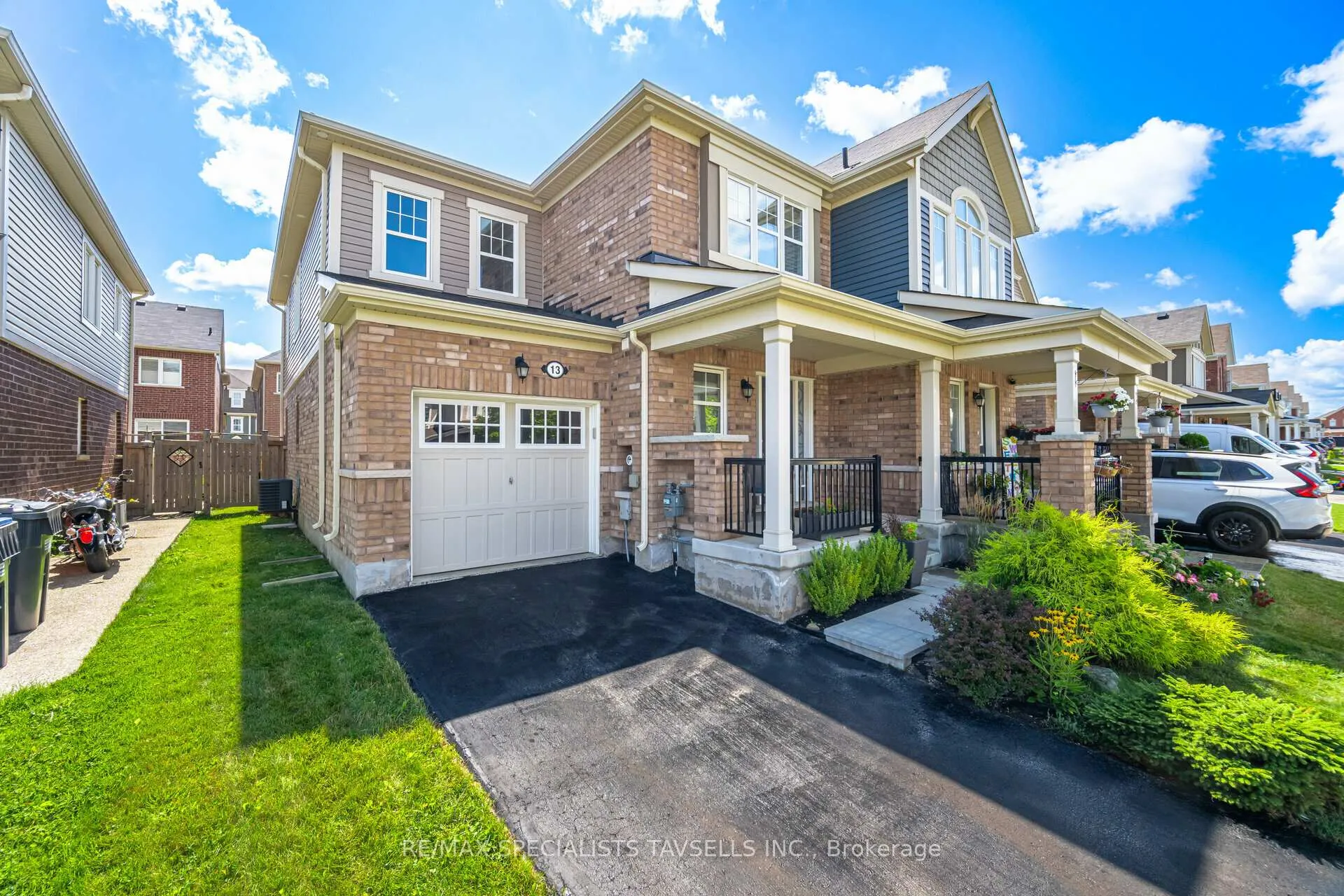 Photo 2 of 13 Lothbury Drive, Brampton, Northwest Brampton — HOMEH